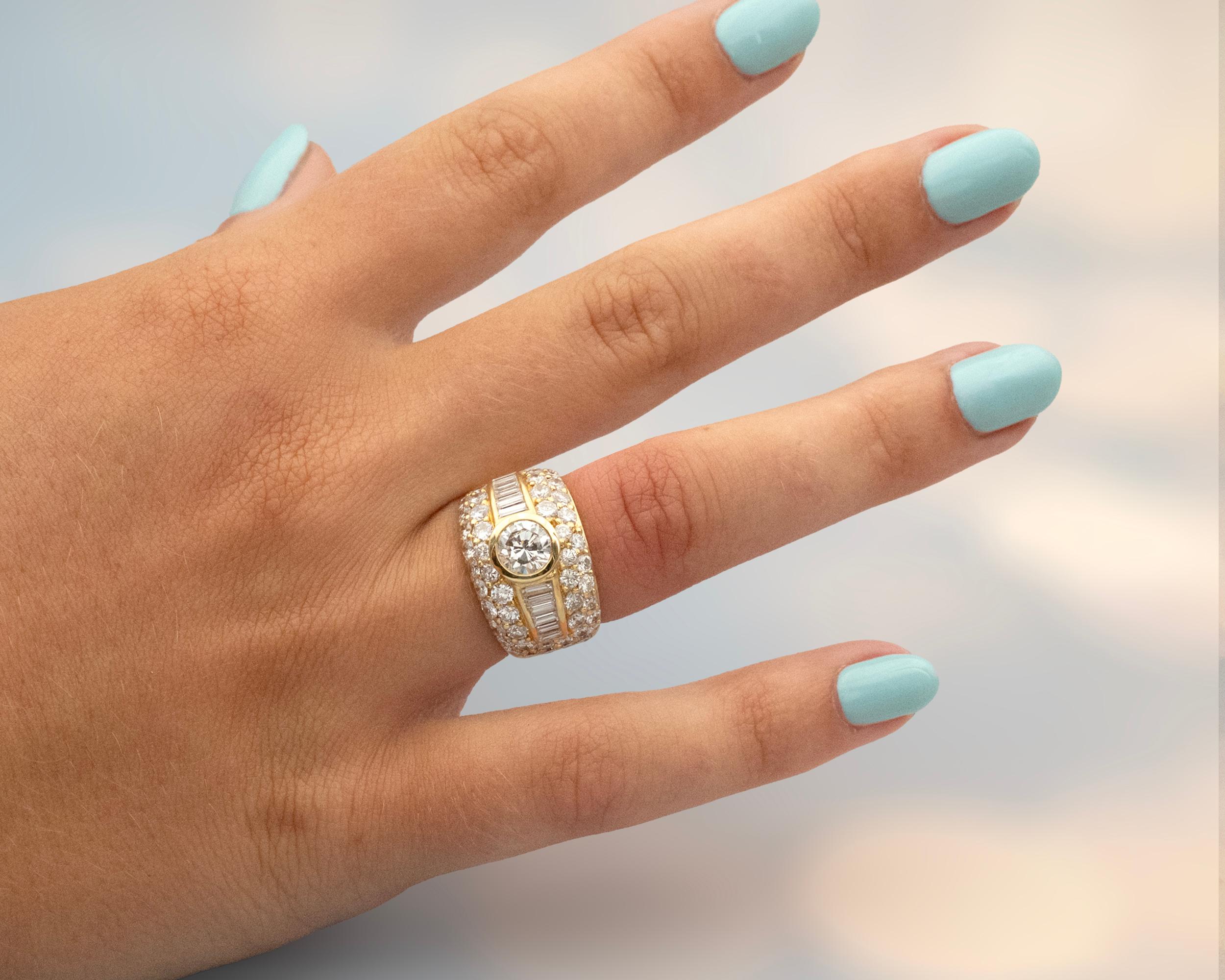 Anello Cocktail in oro 18 carati con diamante certificato da 1 carato e pavé di diamanti incastonati In condizioni Nuovo in vendita a Monte Carlo, MC
