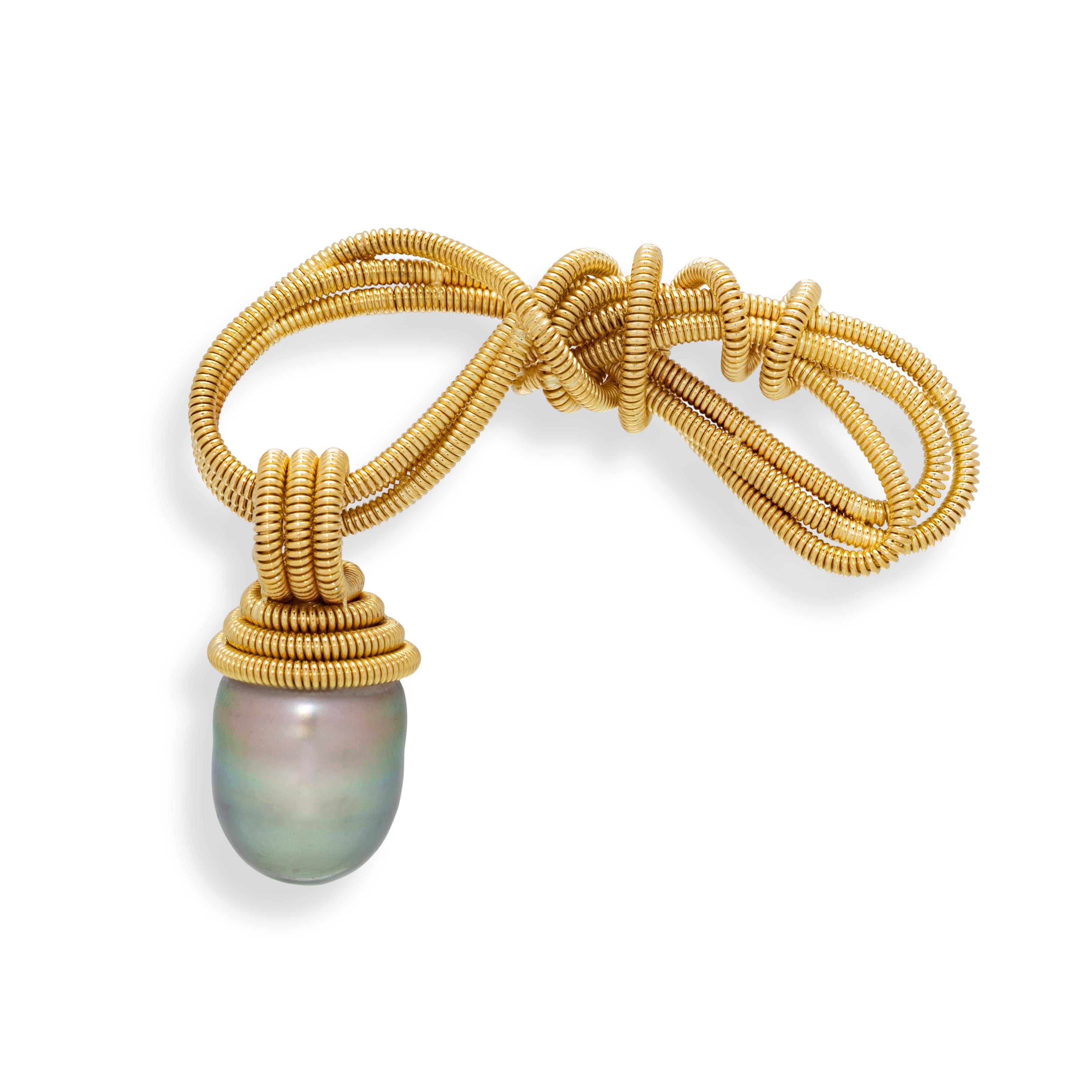 Contemporain Broche en or 18 carats « Figure 8 » avec perle de Tahiti, par Gloria Bass en vente