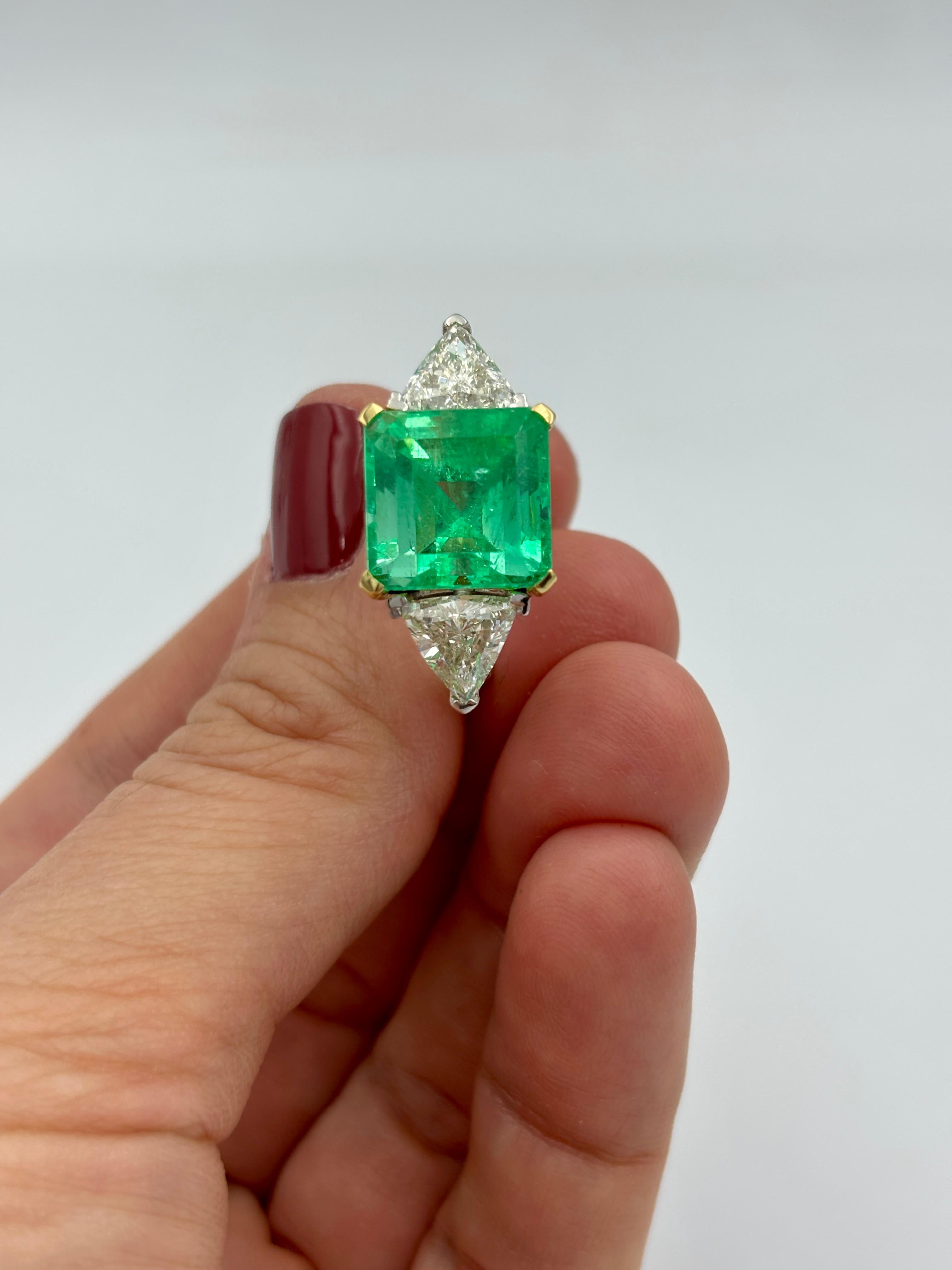 18k gold Colombian emerald and diamond ring en venta 4