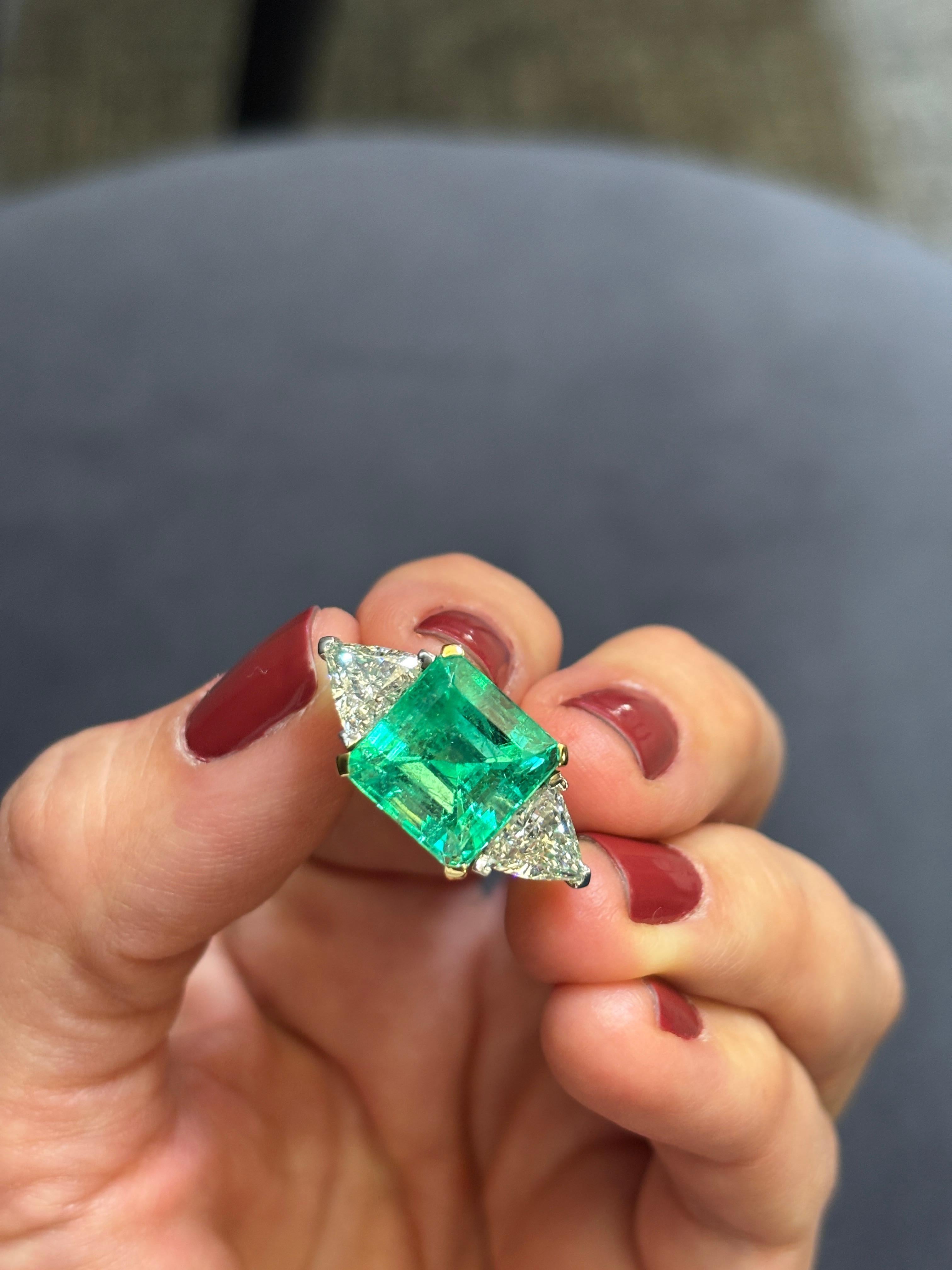 18k gold Colombian emerald and diamond ring en Bueno estado para la venta en London, GB