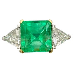 18k gold Colombian emerald and diamond ring