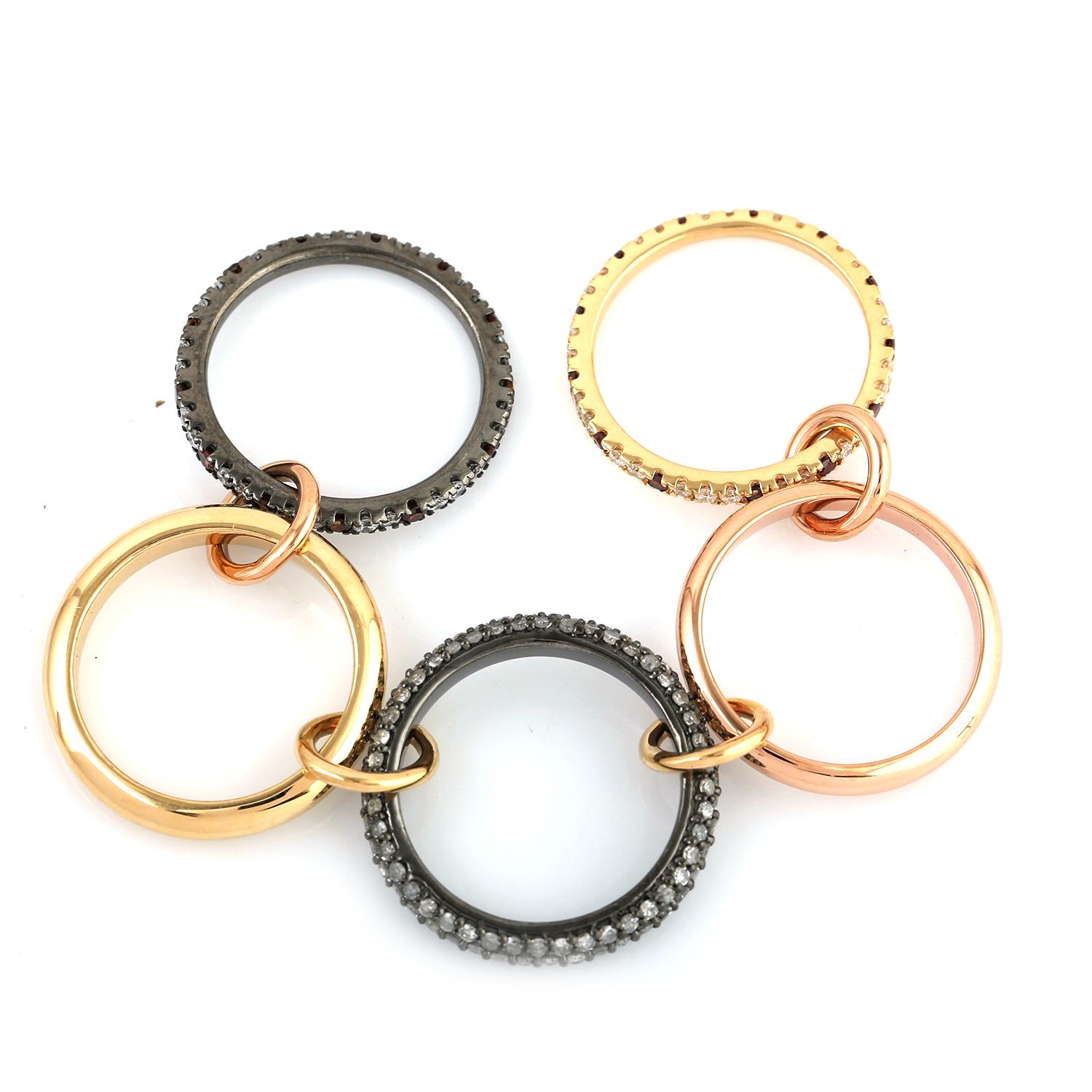 Artisan 18k Gold Connected Band Ring With Ice Diamonds For Sale