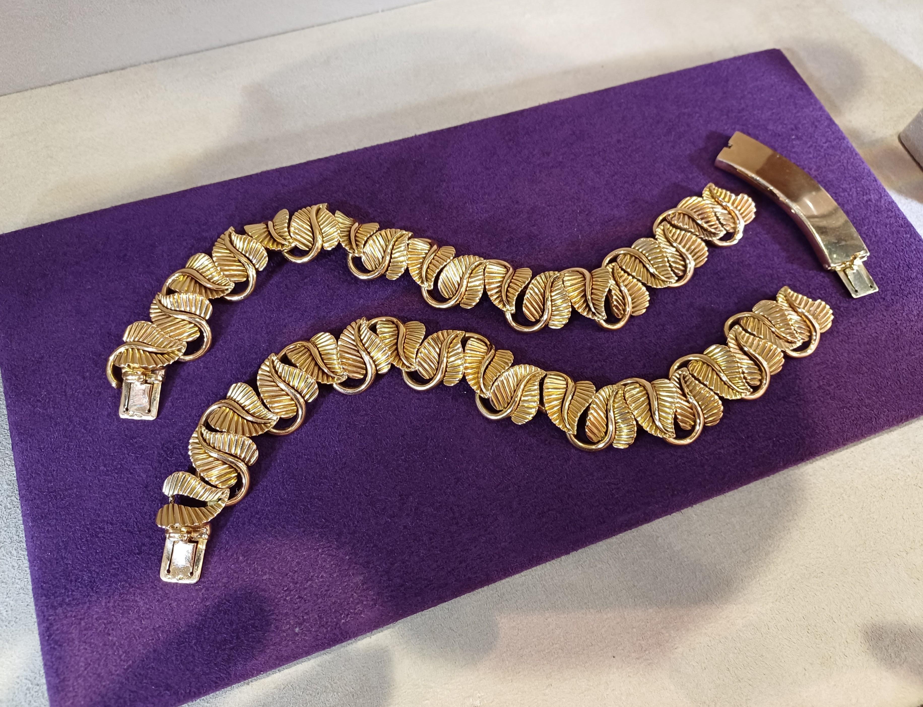 18k Gold Convertible Bracelets/Necklace In Good Condition For Sale In London, GB