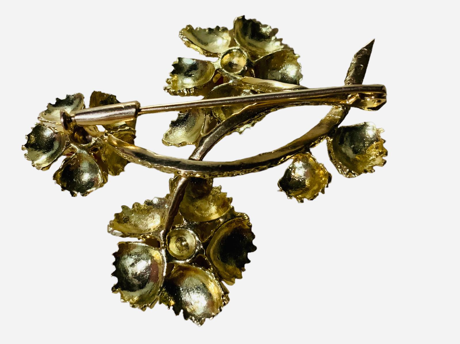 18K Gold Coral Flowers Brooch  For Sale 2