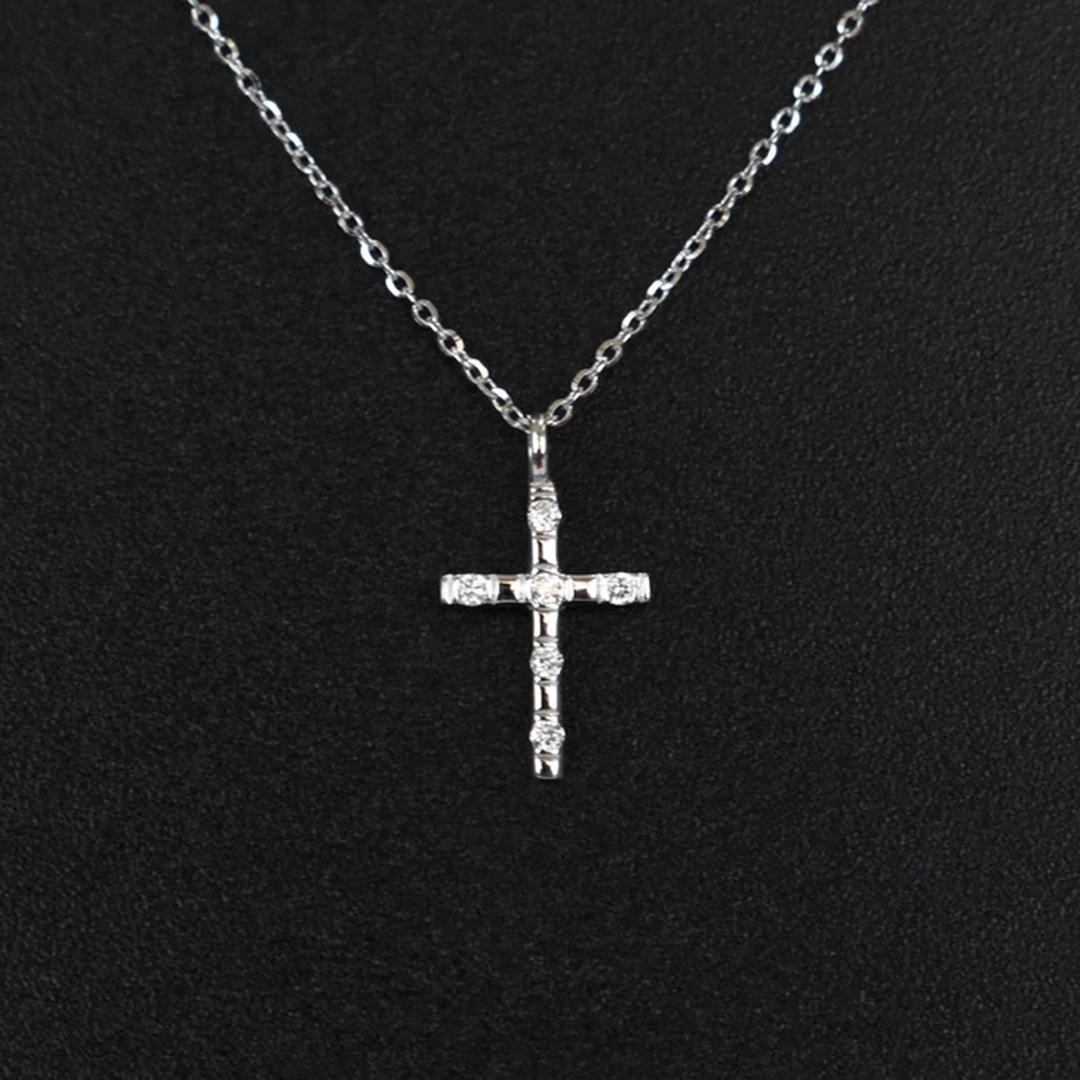 18k Gold Cross Necklace Christ Cross Pendant Religious Jesus Necklace In New Condition For Sale In Bangkok, TH