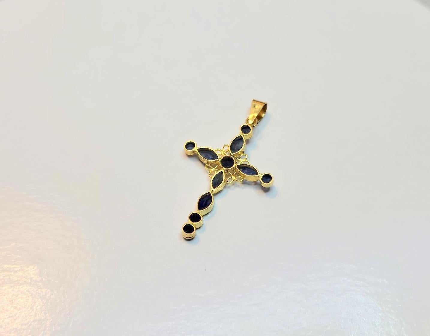 18K Gold Cross with Blue Sapphire Pendant In Excellent Condition For Sale In Chesterland, OH