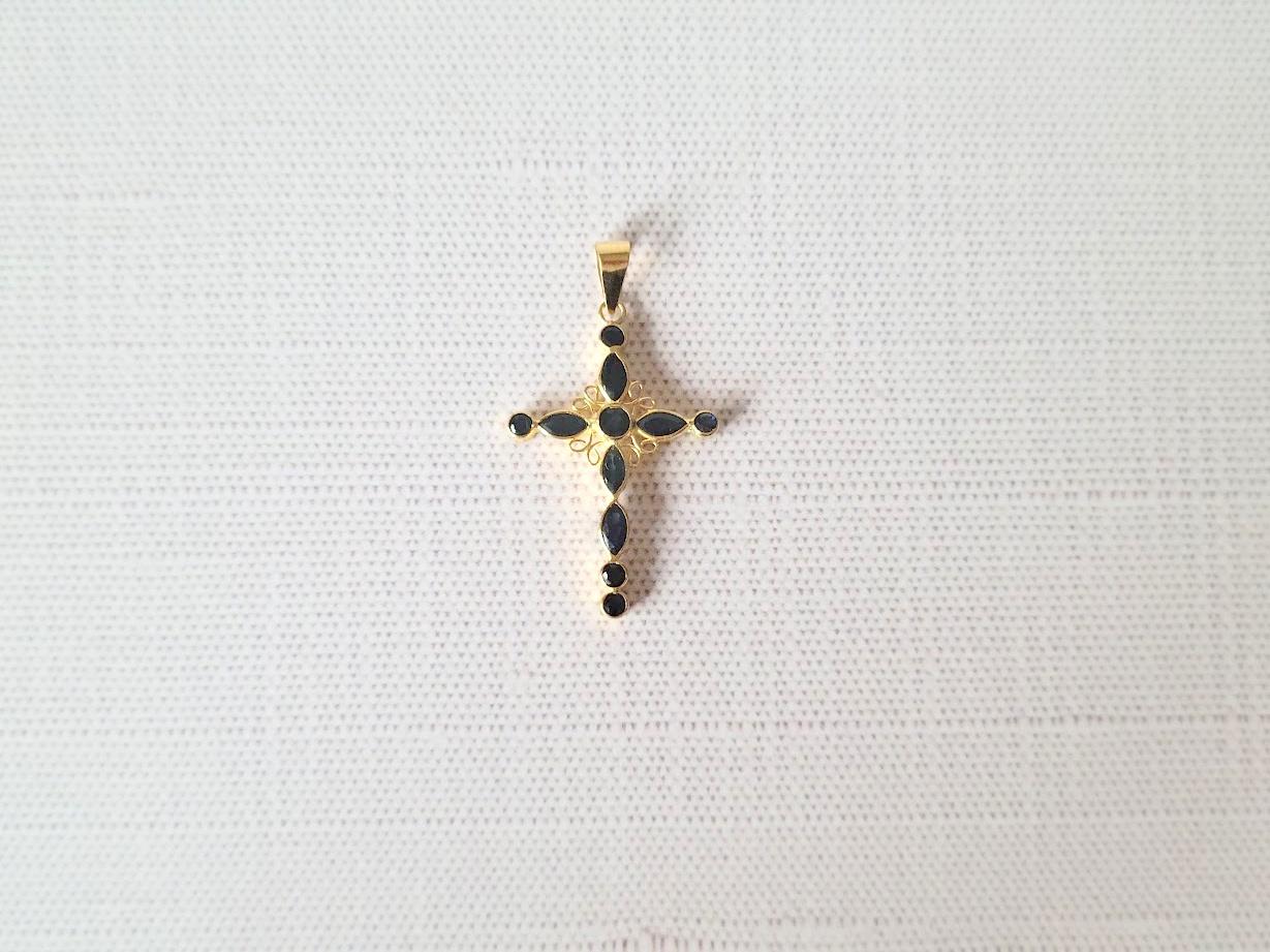18K Gold Cross with Blue Sapphire Pendant For Sale 1