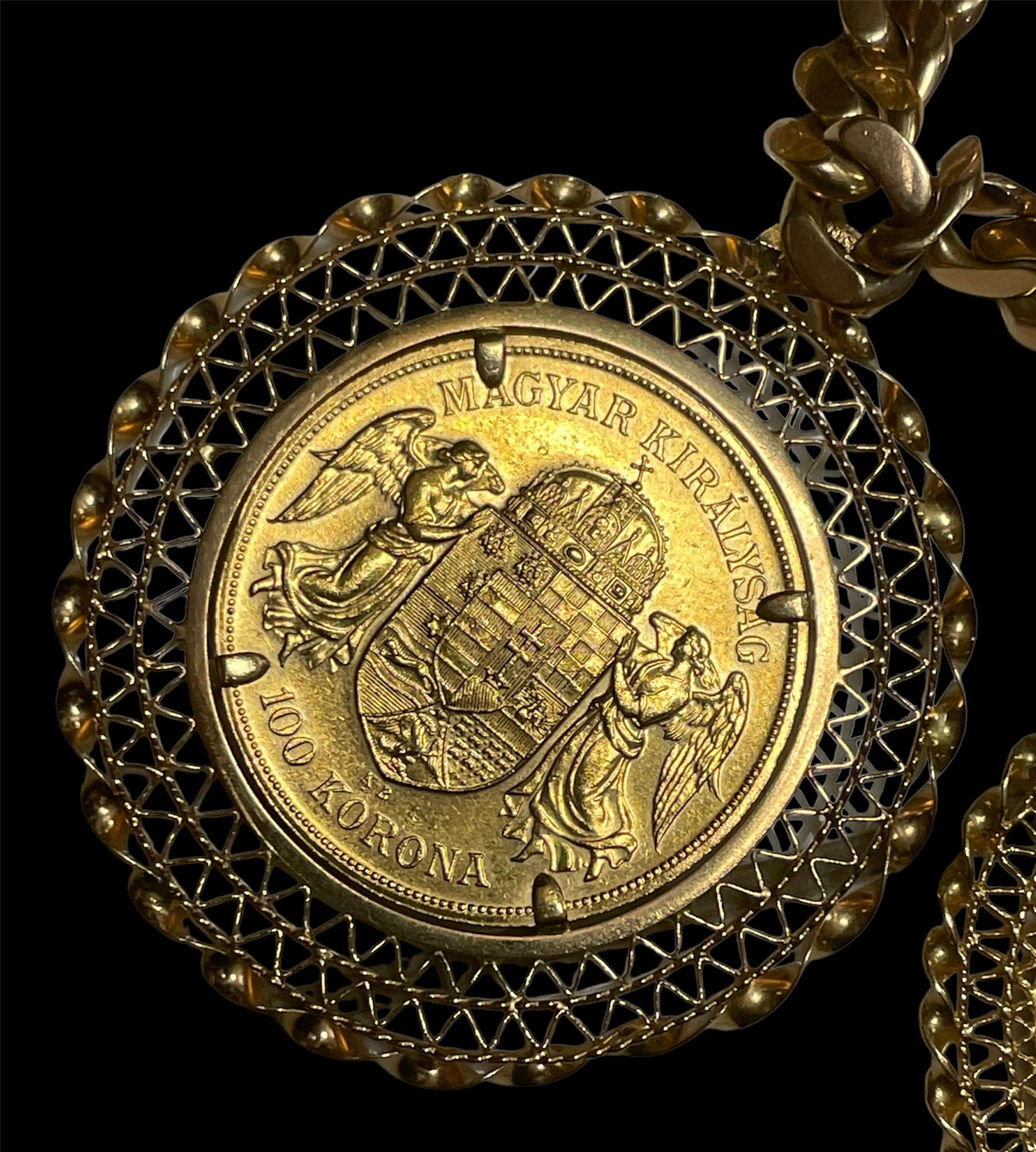 Bracciale A Link Cubano in oro 18 carati con dieci charme di monete in vendita 5