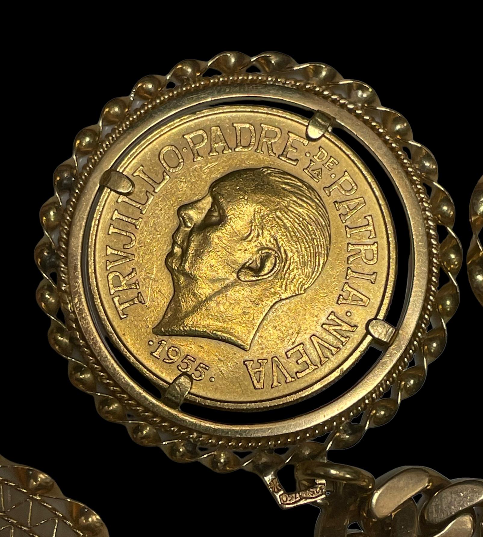 Bracciale A Link Cubano in oro 18 carati con dieci charme di monete in vendita 7
