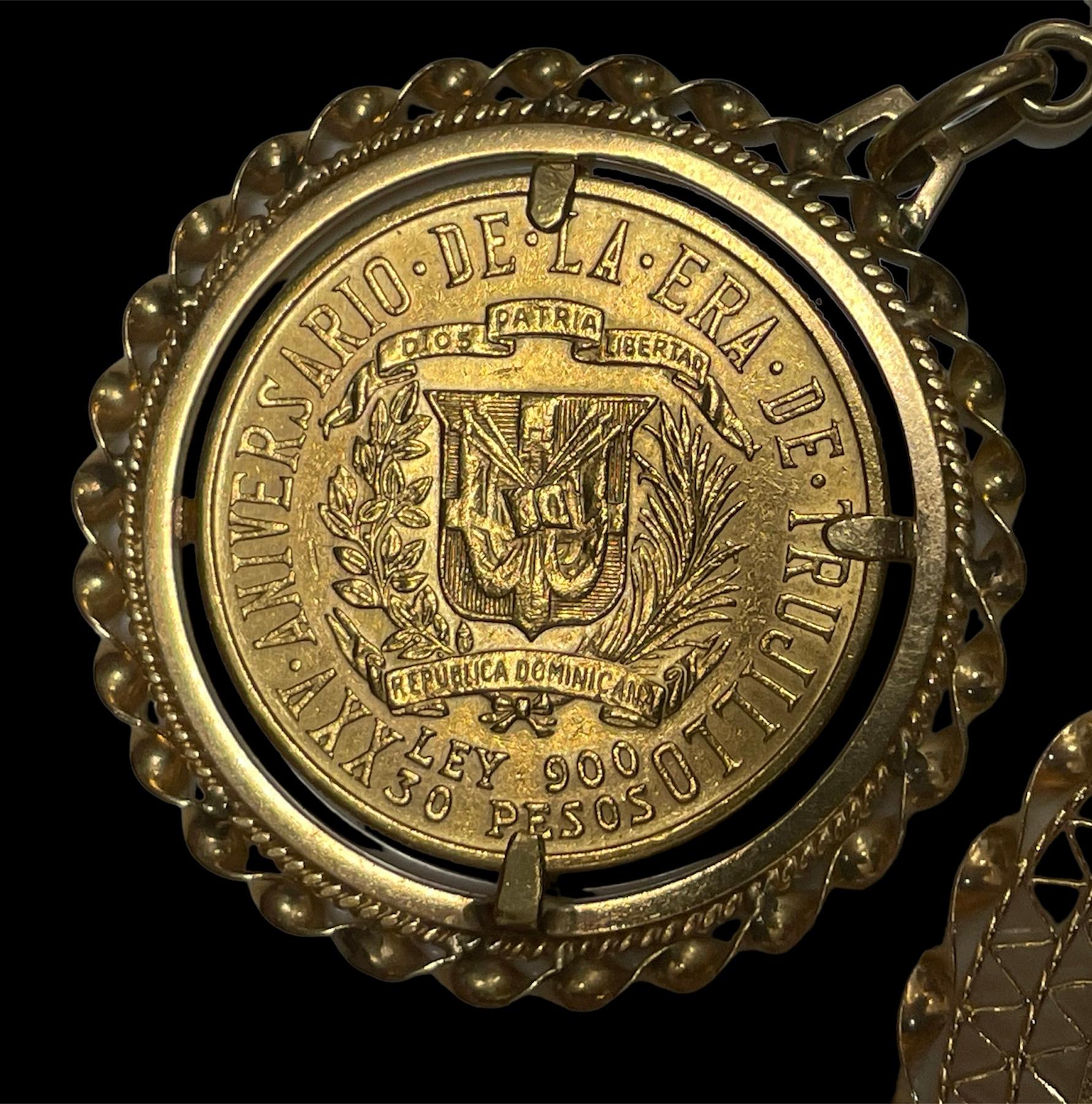 Bracciale A Link Cubano in oro 18 carati con dieci charme di monete in vendita 8