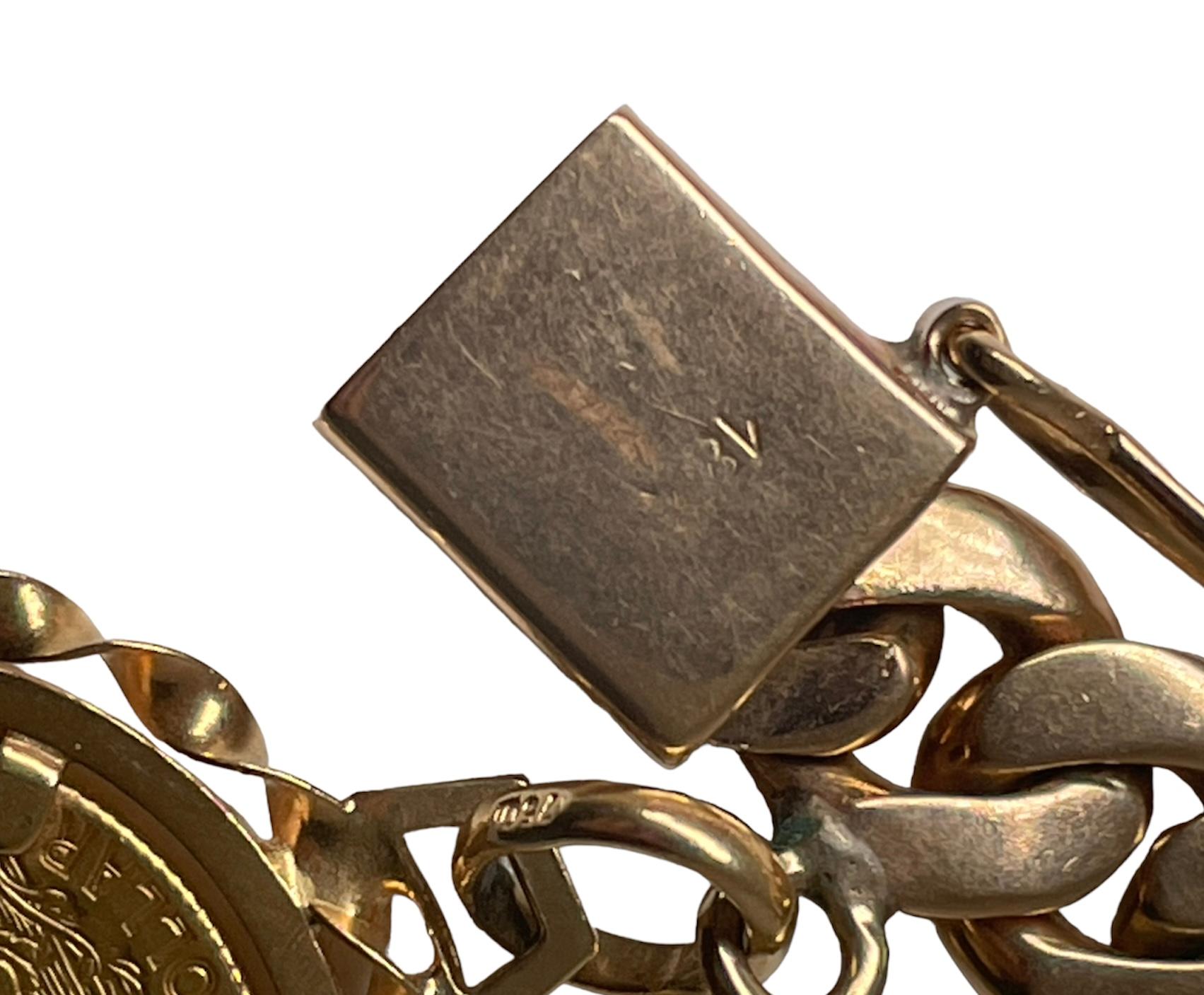 Donna Bracciale A Link Cubano in oro 18 carati con dieci charme di monete in vendita