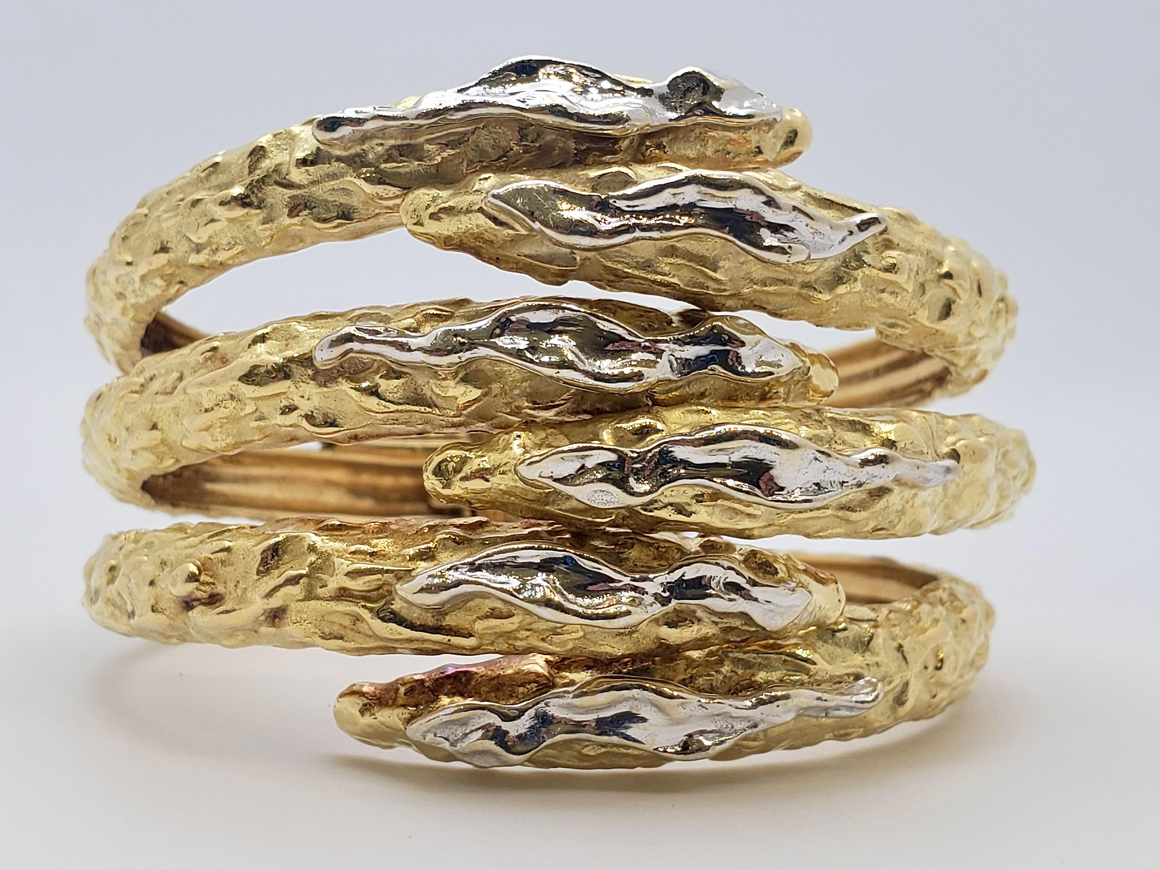 18K Gold Cuff Snake Bracelet In Excellent Condition For Sale In Westport, CT