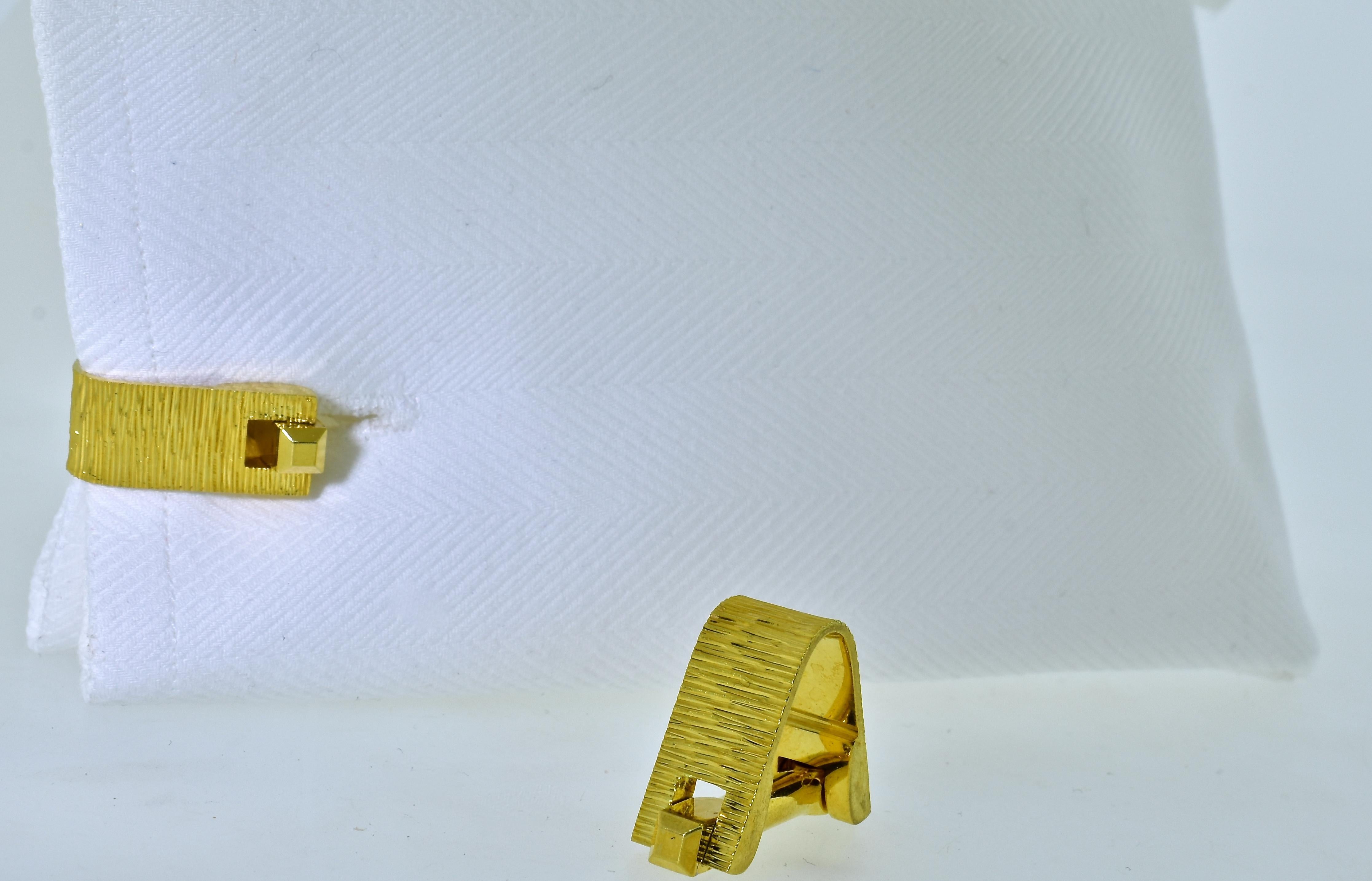 18 Karat Gold Cufflinks, circa 1955 In Excellent Condition In Aspen, CO