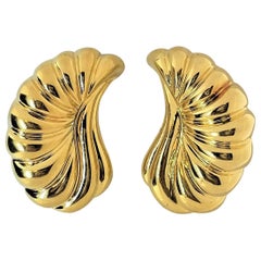 18 Karat Gold Curved Fluted with Ribbed Design Clip and Post Earrings