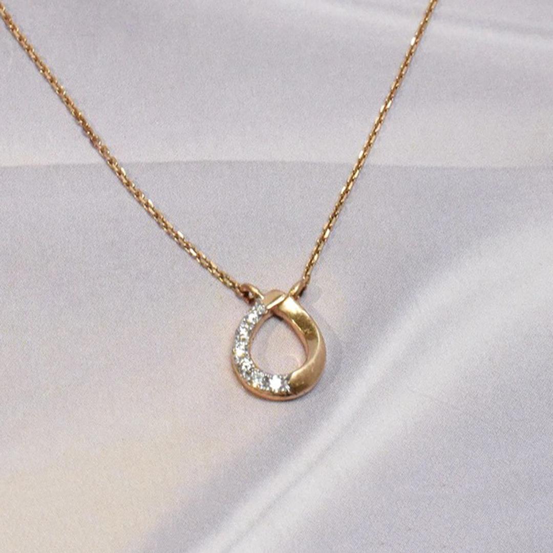 18 Karat Gold Dainty Tropfen-Halskette mit Diamant-Cluster-Halskette (Rundschliff) im Angebot