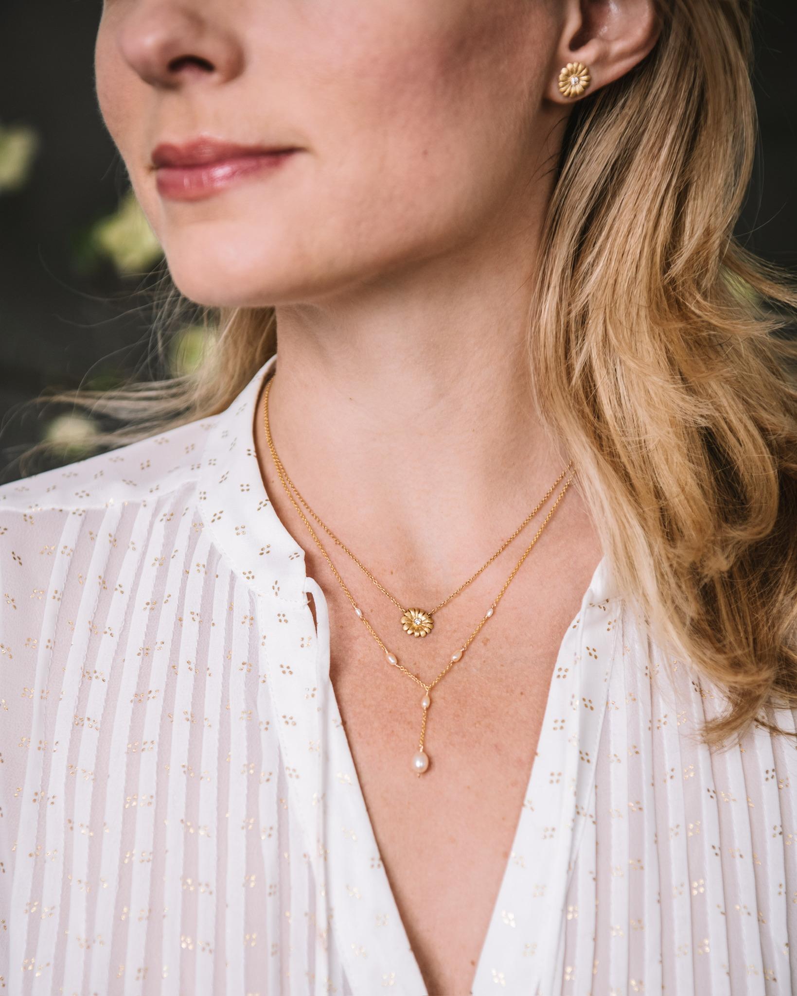 Artisan 18K Gold Daisy Diamond Necklace For Sale