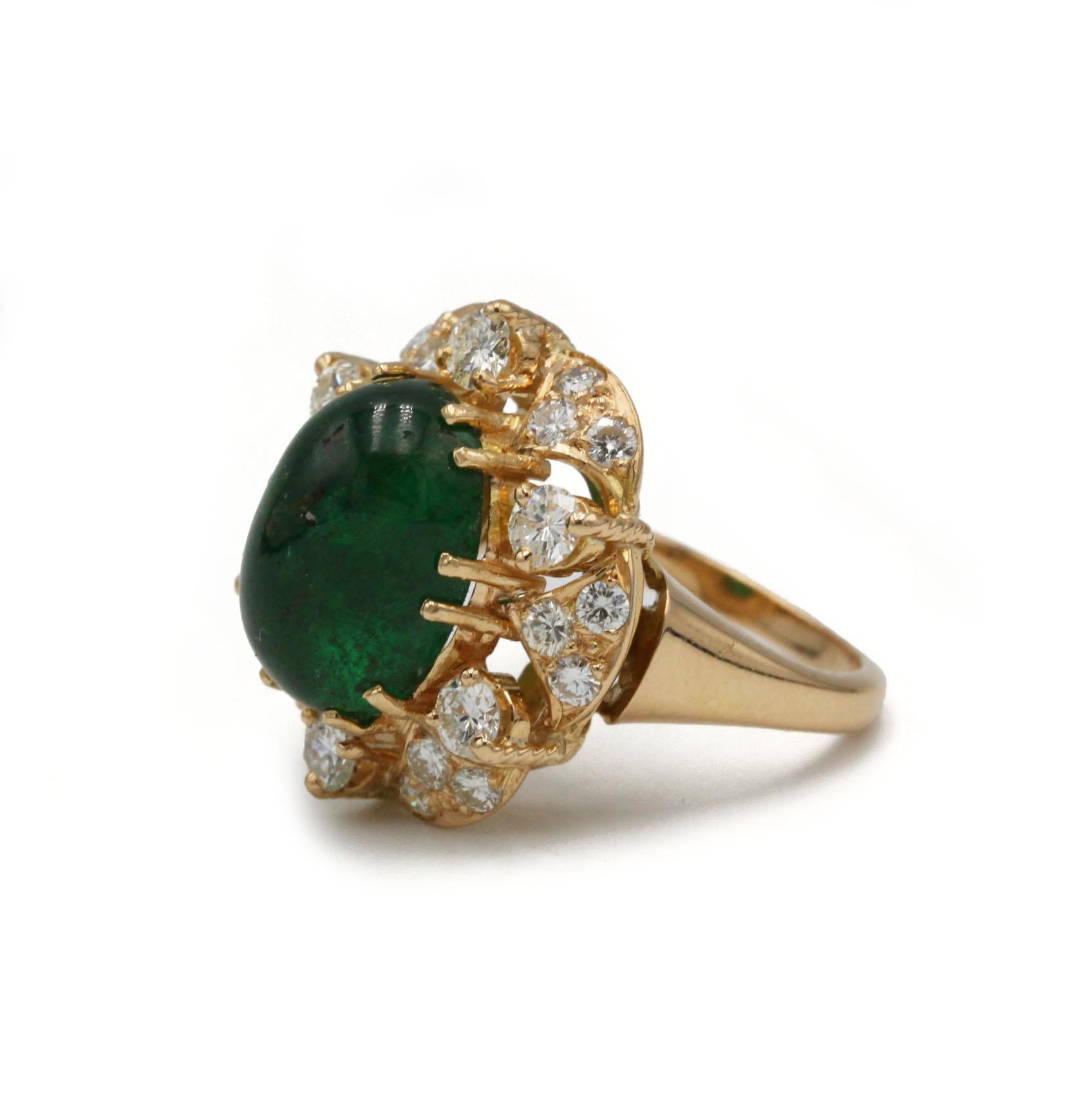 Anillo margarita de oro de 18 quilates con esmeralda cabujón de 8 ct y diamantes Contemporáneo en venta