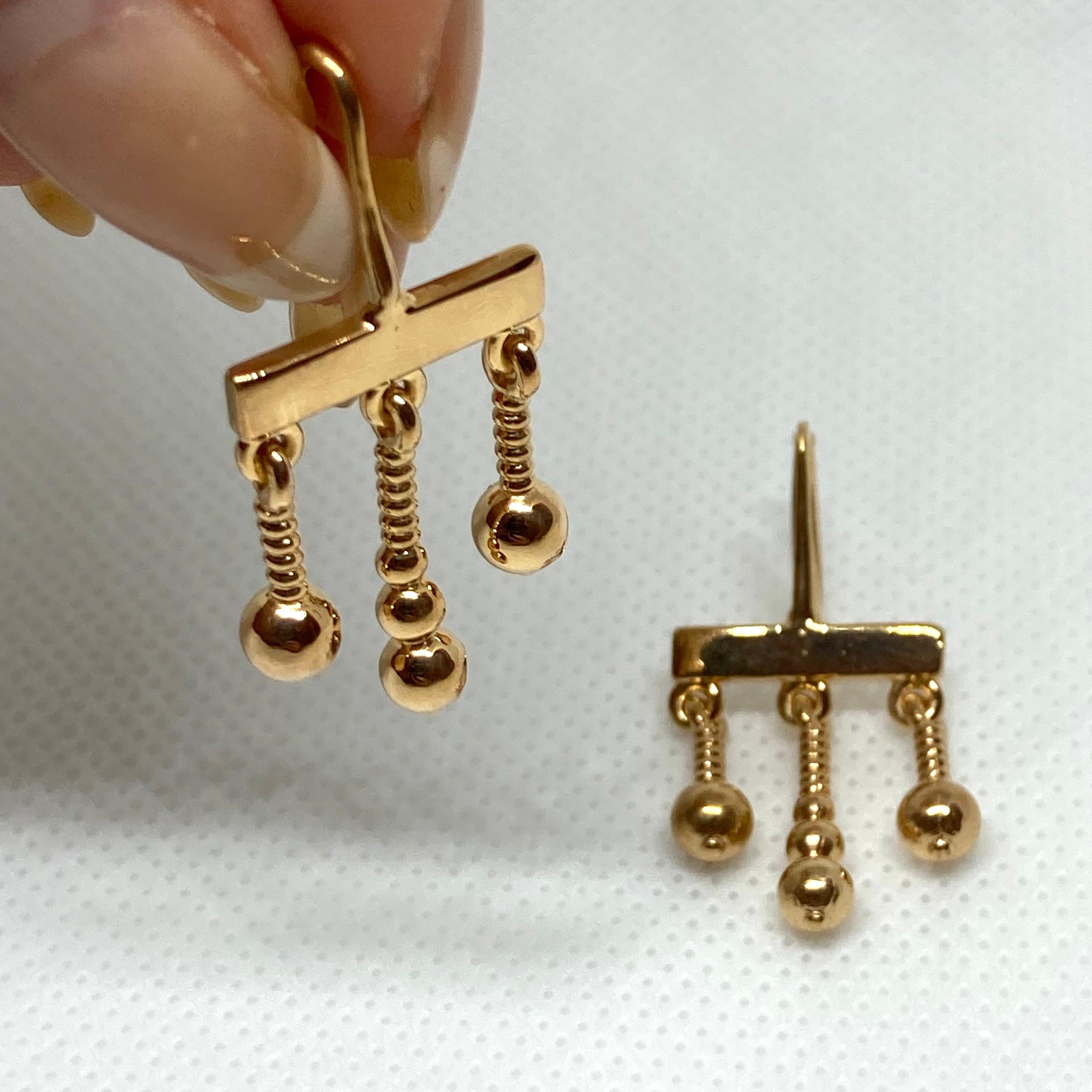 Romain classique Boucles d'oreilles pendantes en or 22 carats en vente