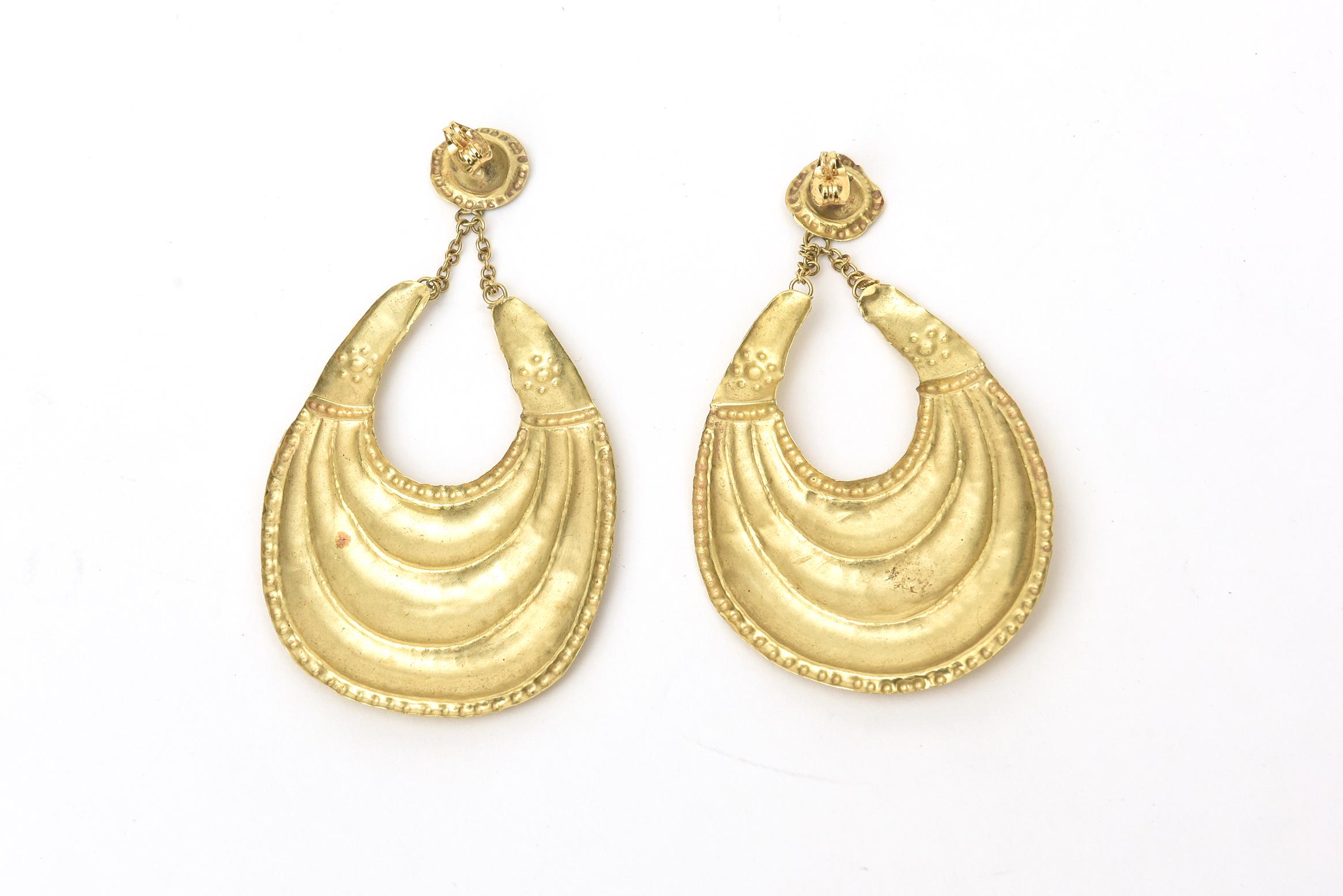 Women's 18 Karat Gold Dangle Pierced Earrings Italian Vintage For Sale