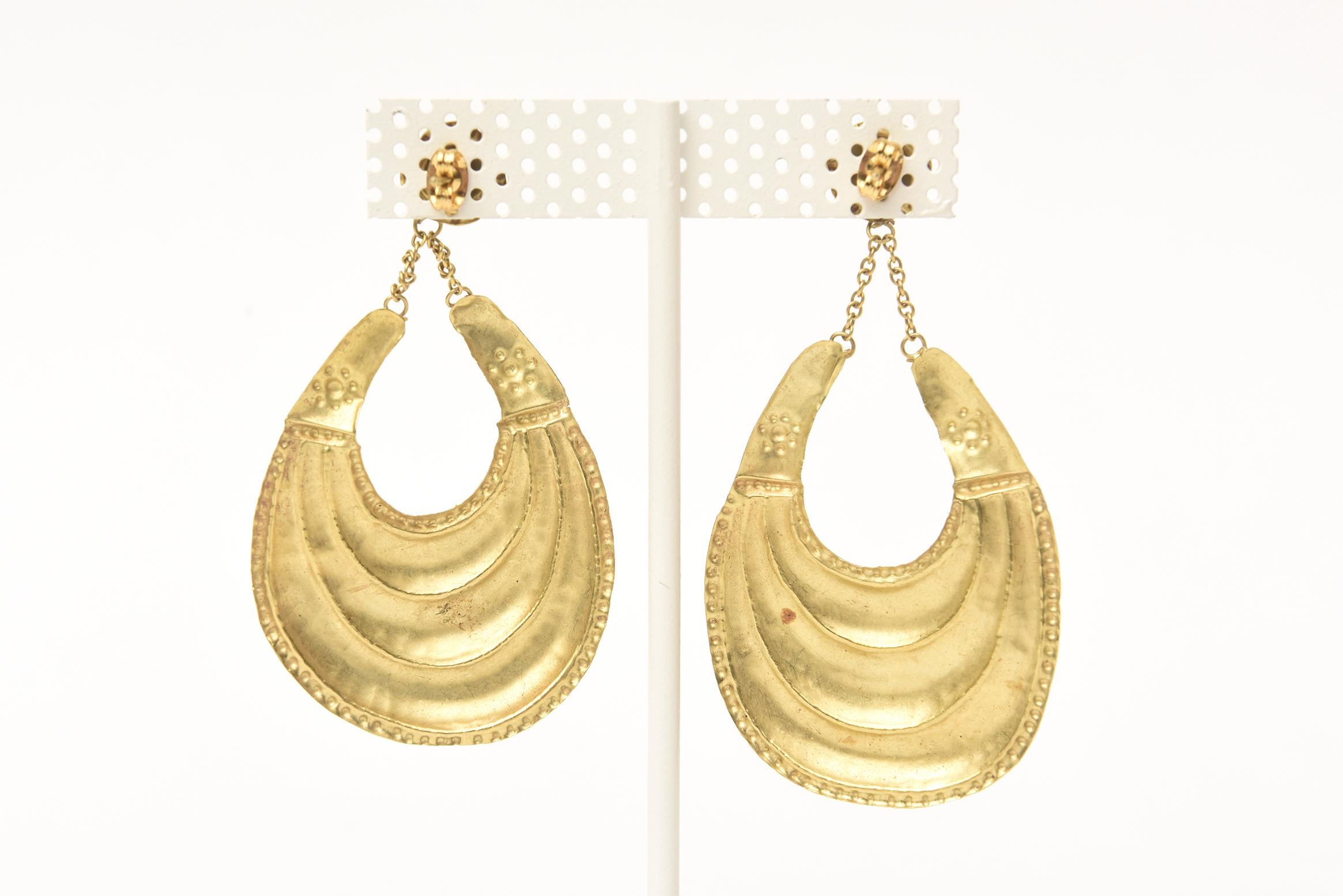 18 Karat Gold Dangle Pierced Earrings Italian Vintage For Sale 1