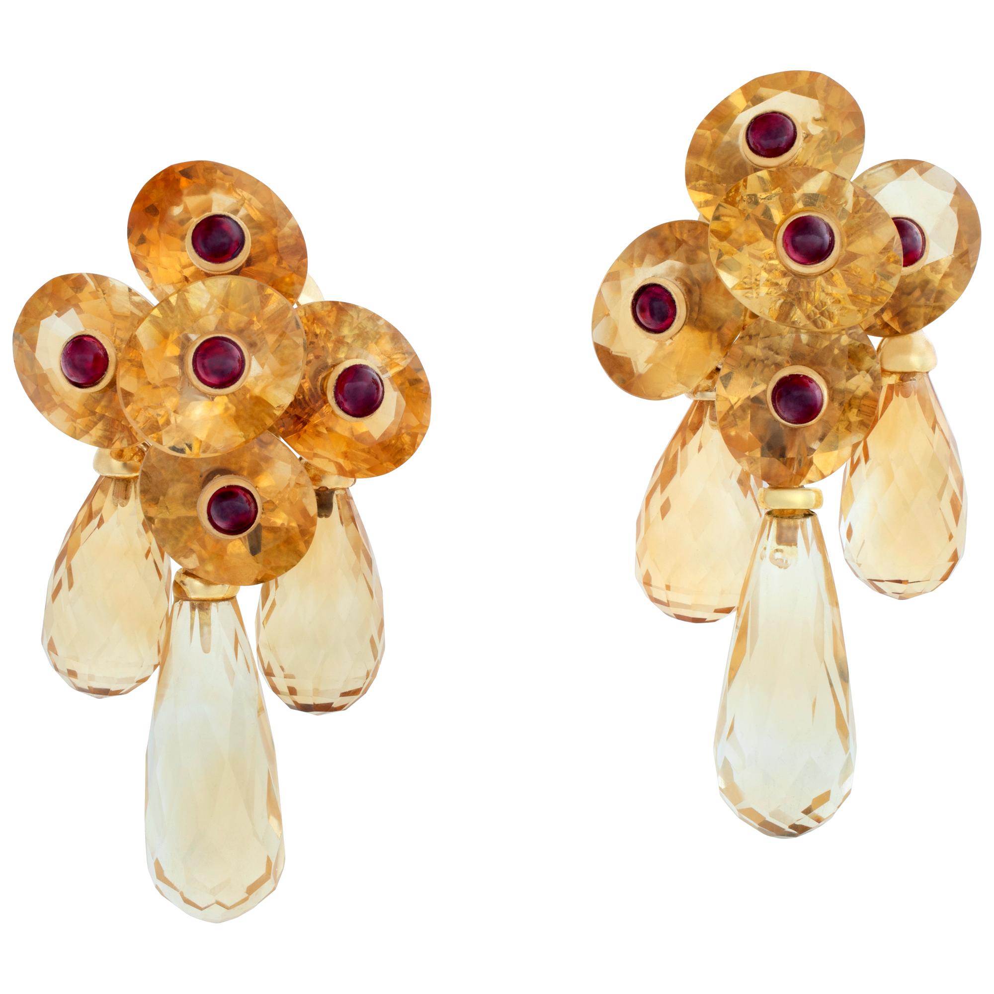 Orecchini pendenti in oro 18K con citrino briolet e rubino cabochon al centro in vendita