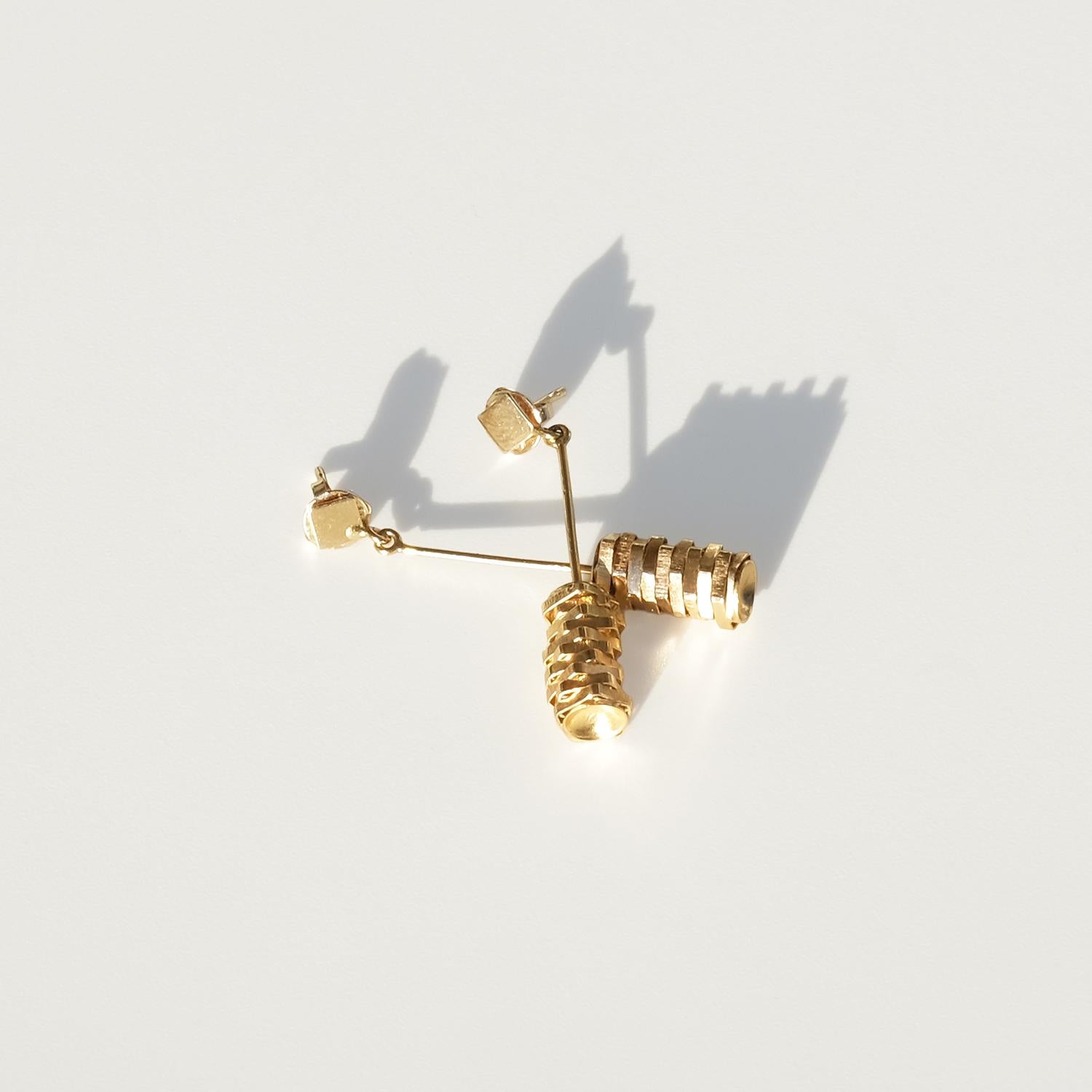 Orecchini pendenti in oro 18K Made 1970 In condizioni buone in vendita a Stockholm, SE