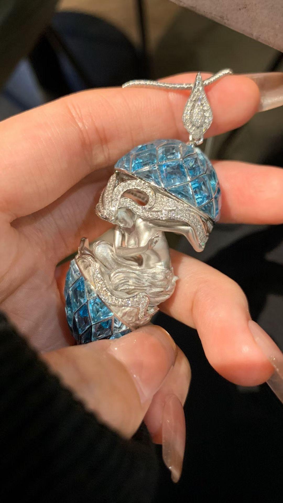 Moderno Ciondolo a conchiglia in oro 18K 