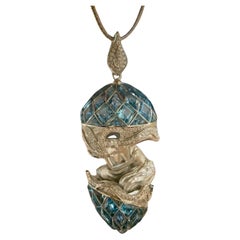 18 Karat Gold „Daughter of the Sea“ 31.62 Karat Topas mit Muschel-Anhänger mit Diamanten
