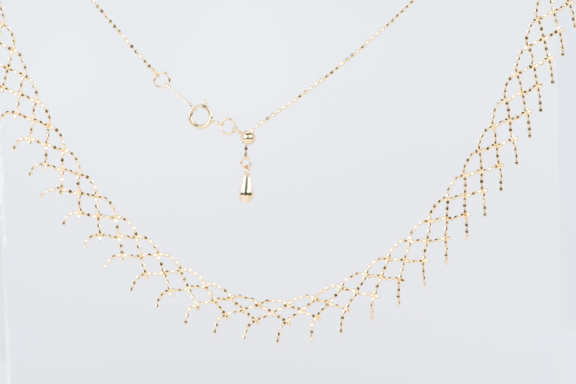 18K Gold Delicate Lace Necklace 3.98g For Sale 2