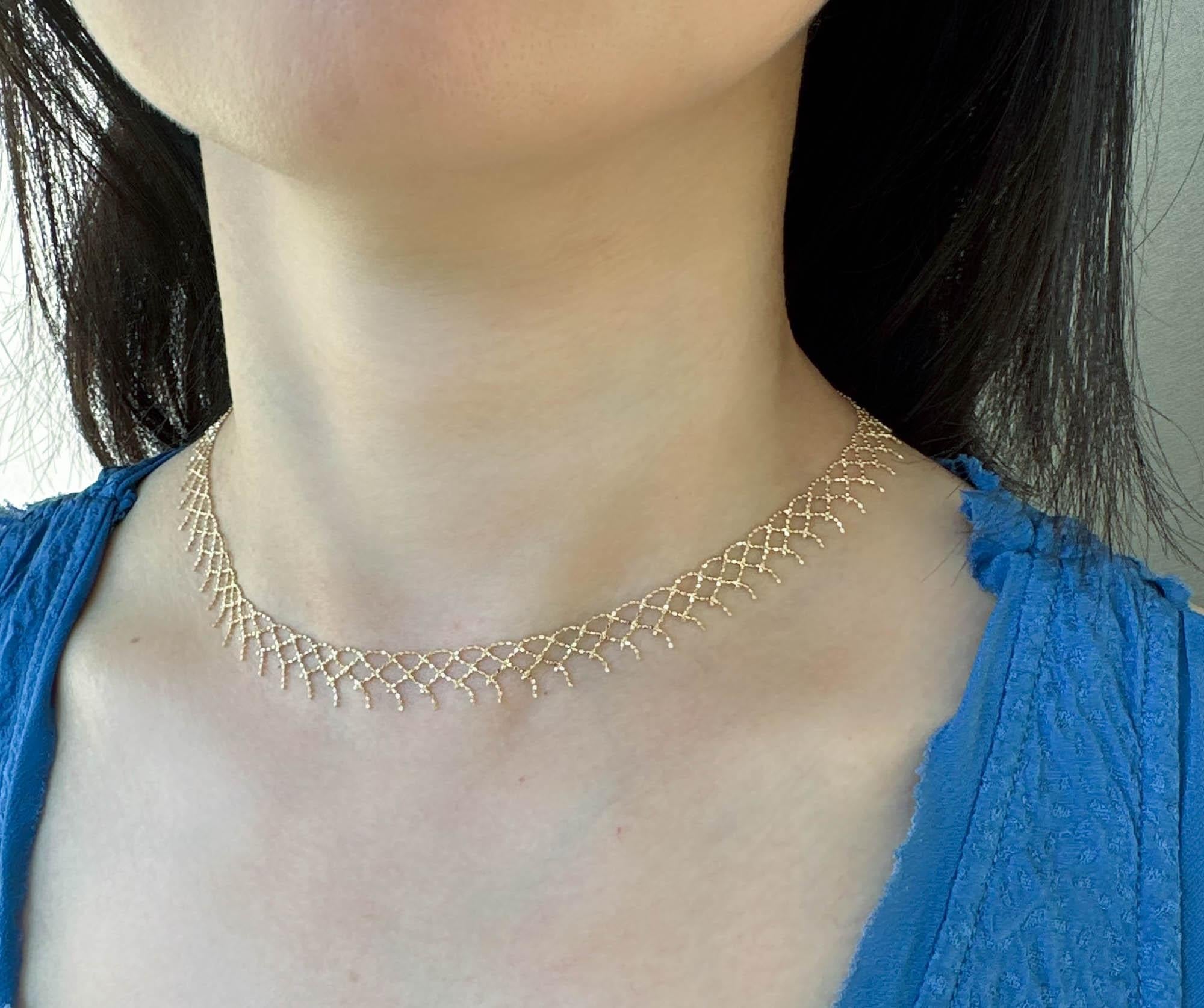18K Gold Delicate Lace Necklace 3.98g For Sale 4