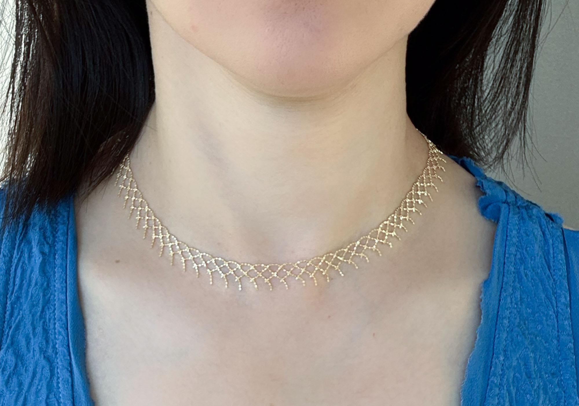 18K Gold Delicate Lace Necklace 3.98g For Sale 5