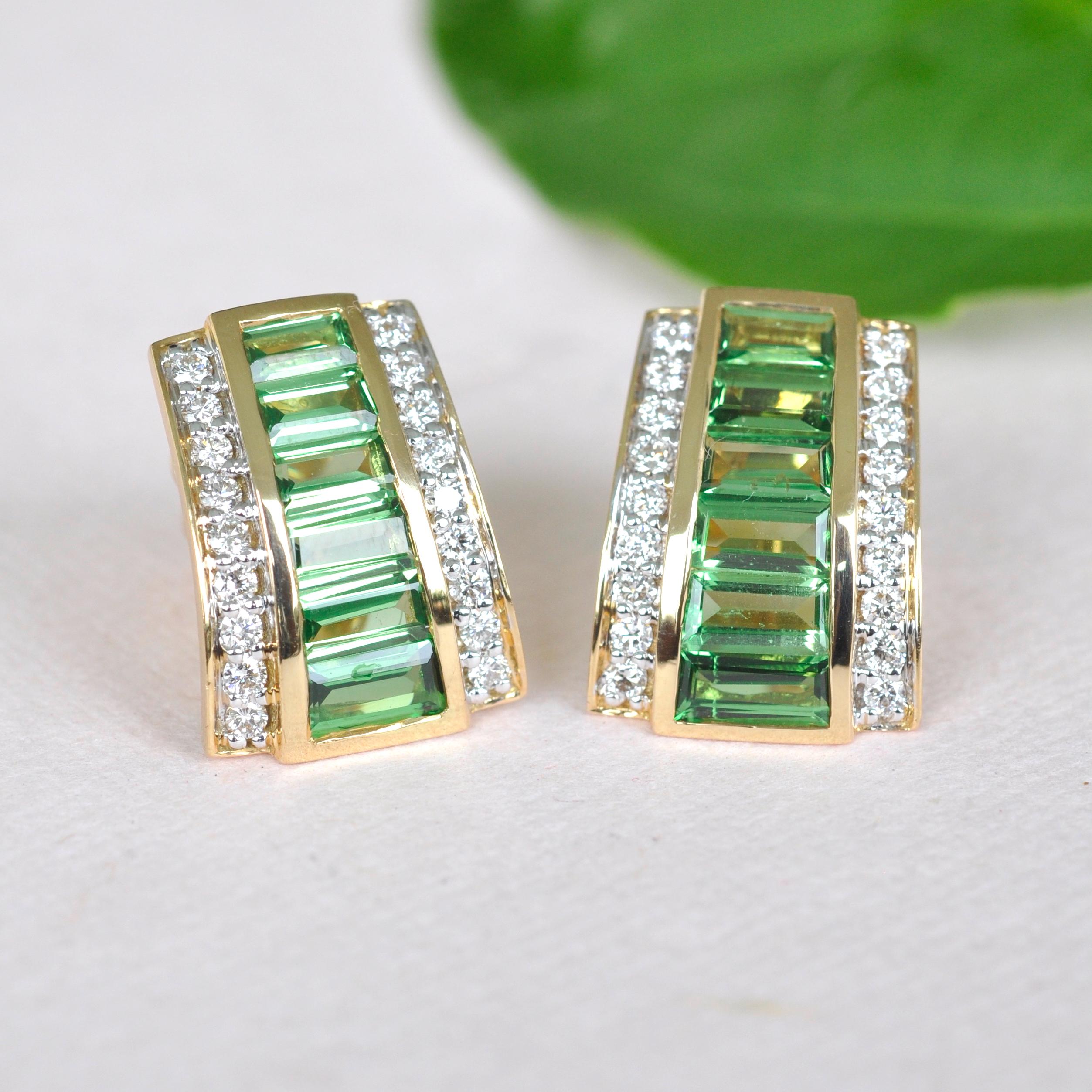 Clous d'oreilles de style Art déco en or 18 carats avec tsavorite démantoïde et diamants baguettes en vente 8