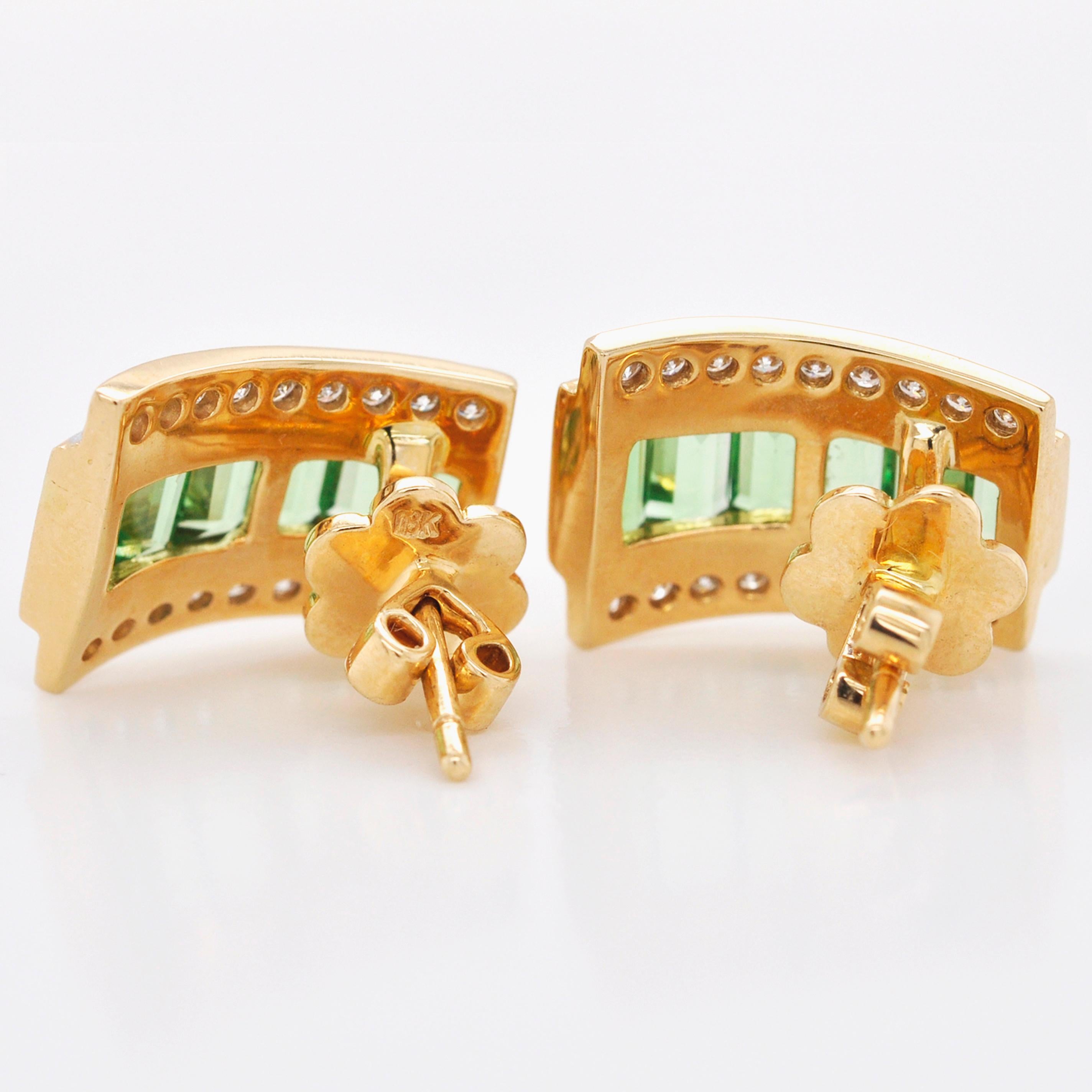 Clous d'oreilles de style Art déco en or 18 carats avec tsavorite démantoïde et diamants baguettes en vente 3