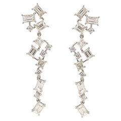 Boucles d'oreilles pendantes en or 18 carats avec diamants baguettes