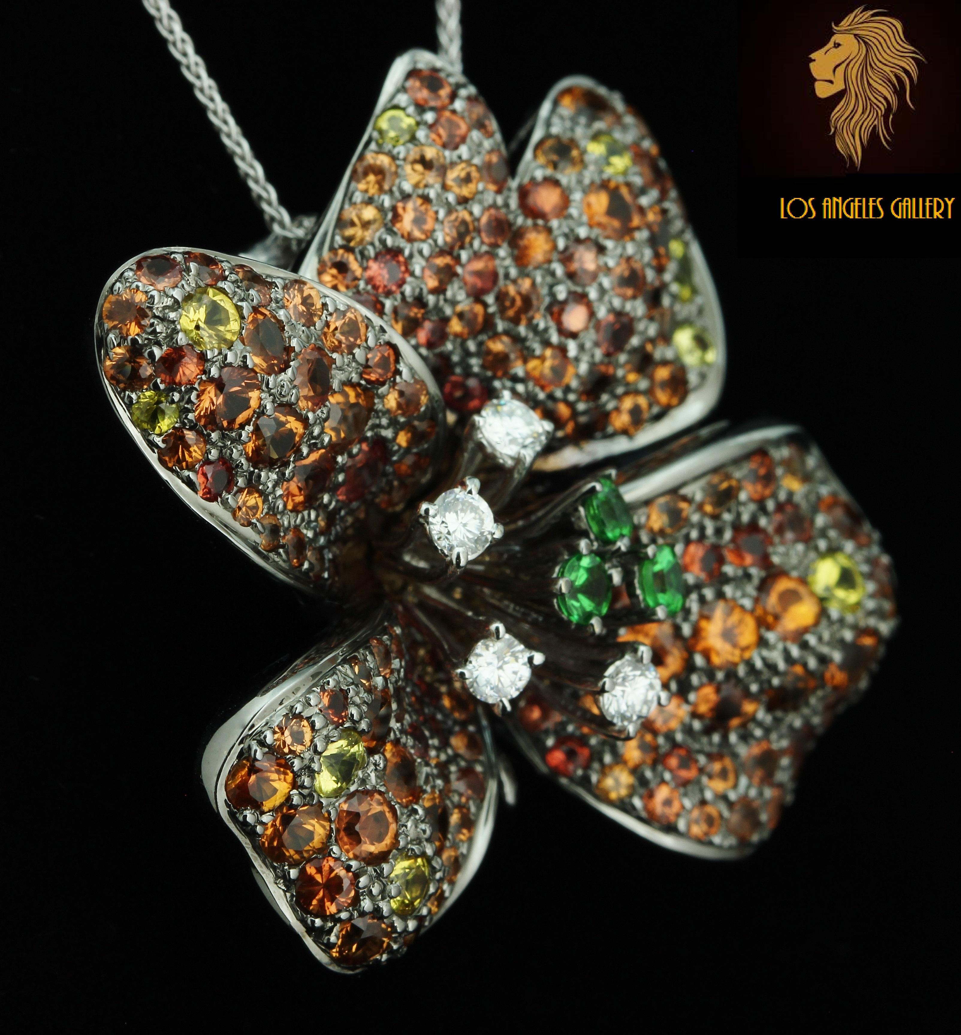 Broche pendentif de designer en or 18 carats avec diamants, tsavorites et saphirs de 8,21 carats Neuf à Rancho Mirage, CA