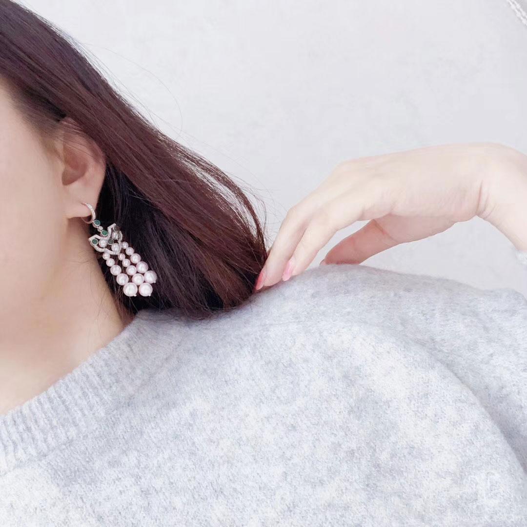 【Crown Radiance】Pendientes de noche de perlas Akoya y diamantes esmeralda con florecimiento de borlas Sin cortar en venta