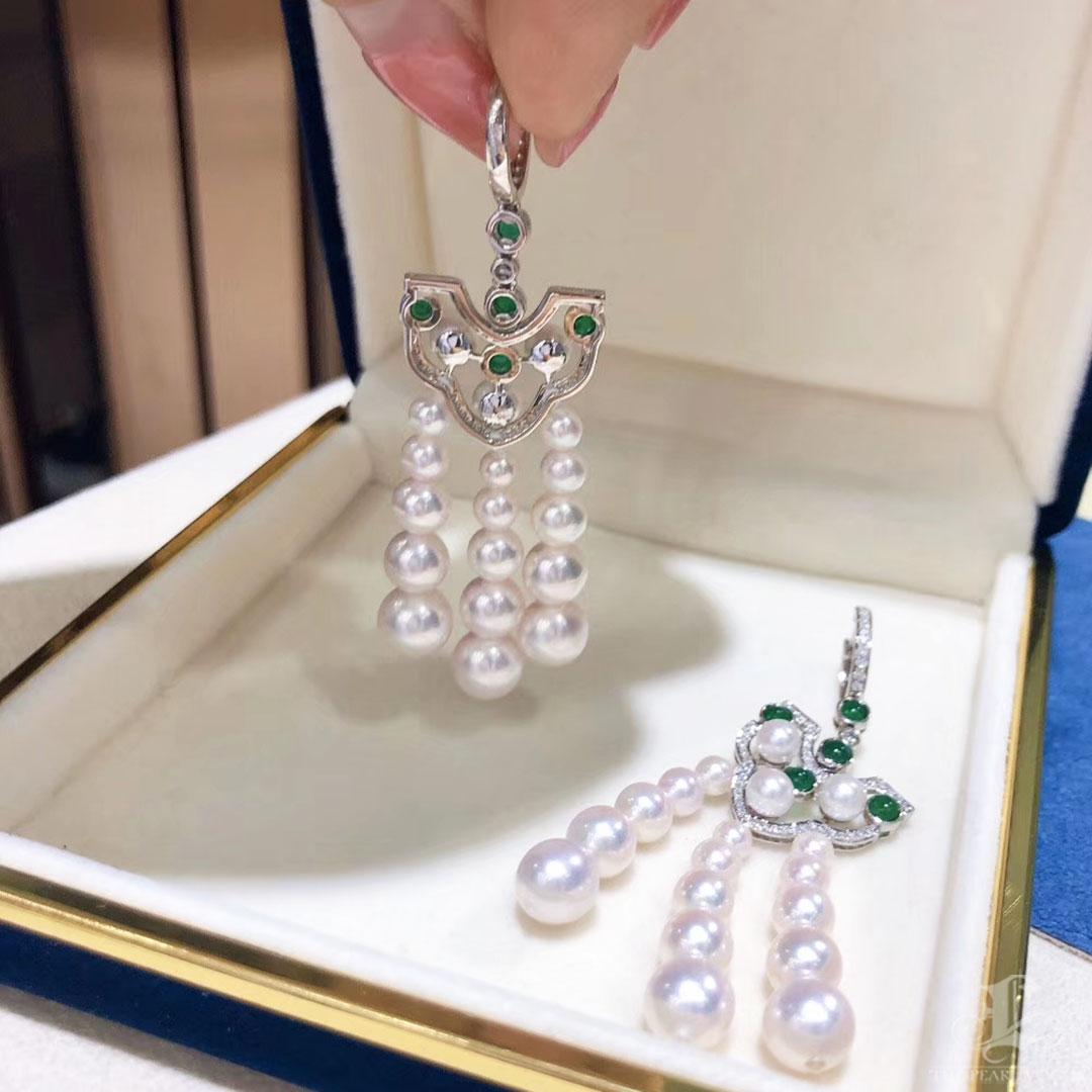 【Crown Radiance】Pendientes de noche de perlas Akoya y diamantes esmeralda con florecimiento de borlas en venta 4