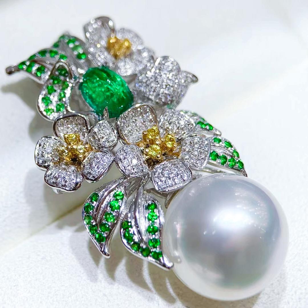【Vine Symphony】Floral Esmeralda Bloom Aurora 14-15mm South Sea Pearl Pendant en venta 1