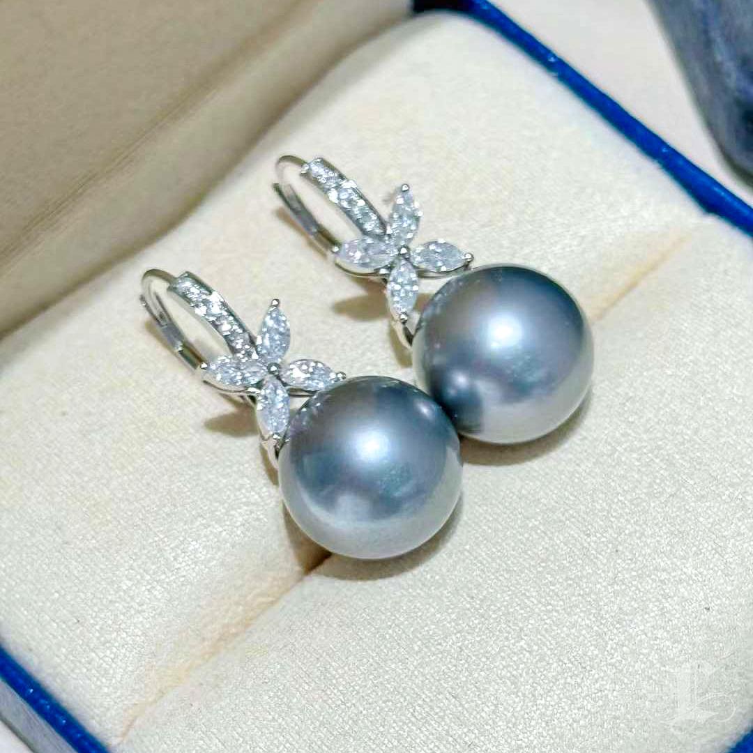 Women's 【Crown Radiance】Noir Bloom Aurora Tahitian Pearl & Diamond Earrings For Sale