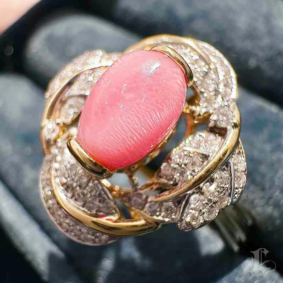 【Conchéa】Rosette Flame Conch Pearl Ring — 1.23ct In New Condition For Sale In New York, NY