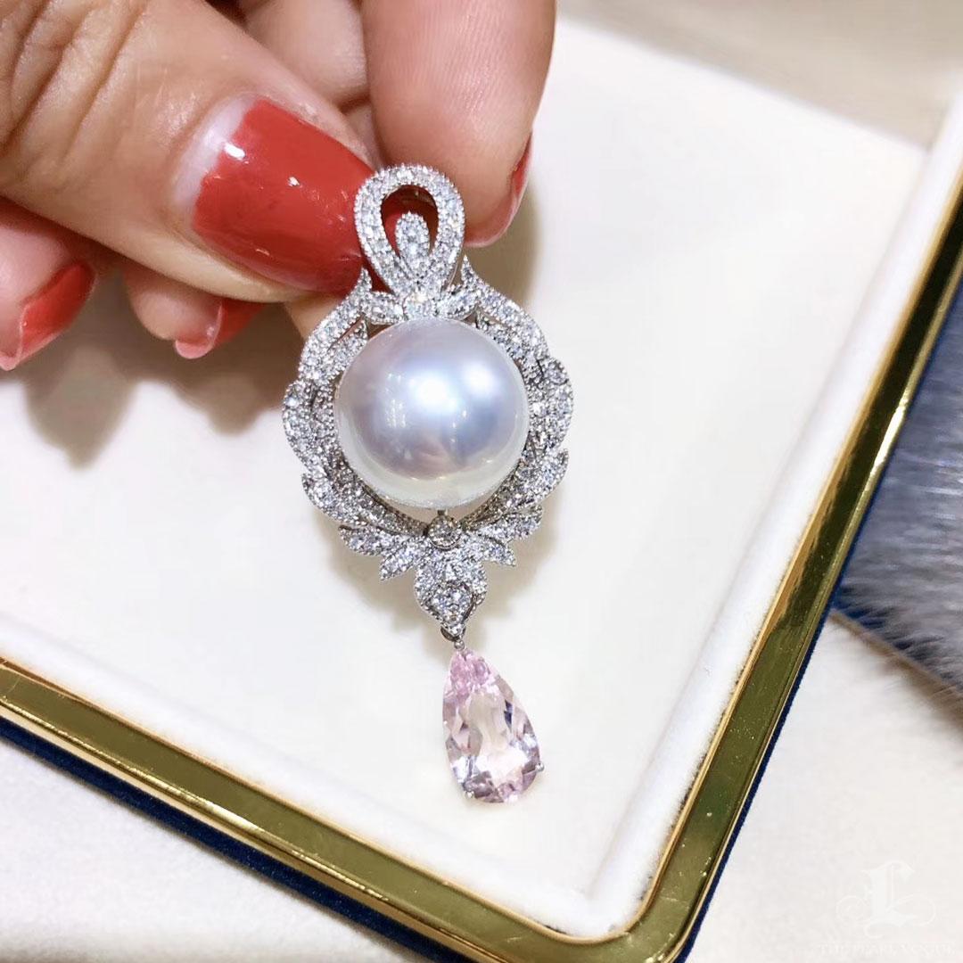 【Crown Radiance】Celestial Crest Aurora Pendentif en perles des mers du Sud et diamants béryls Pour femmes en vente