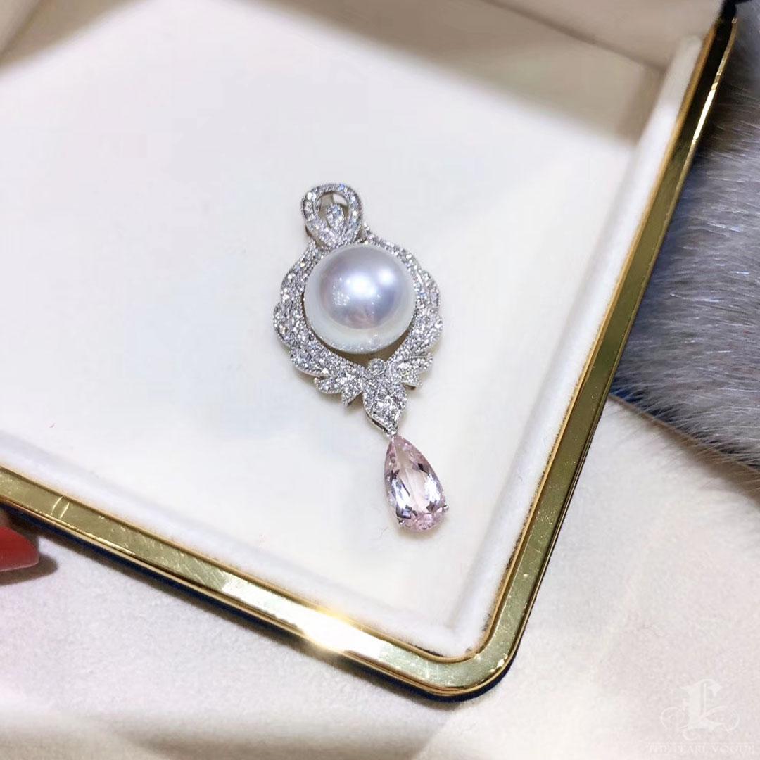 【Crown Radiance】Celestial Crest Aurora Pendentif en perles des mers du Sud et diamants béryls en vente 3