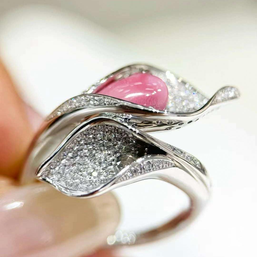 Uncut 【Conchéa】Calla Flame Bloom Conch Pearl Floral Ring — 1.73ct For Sale