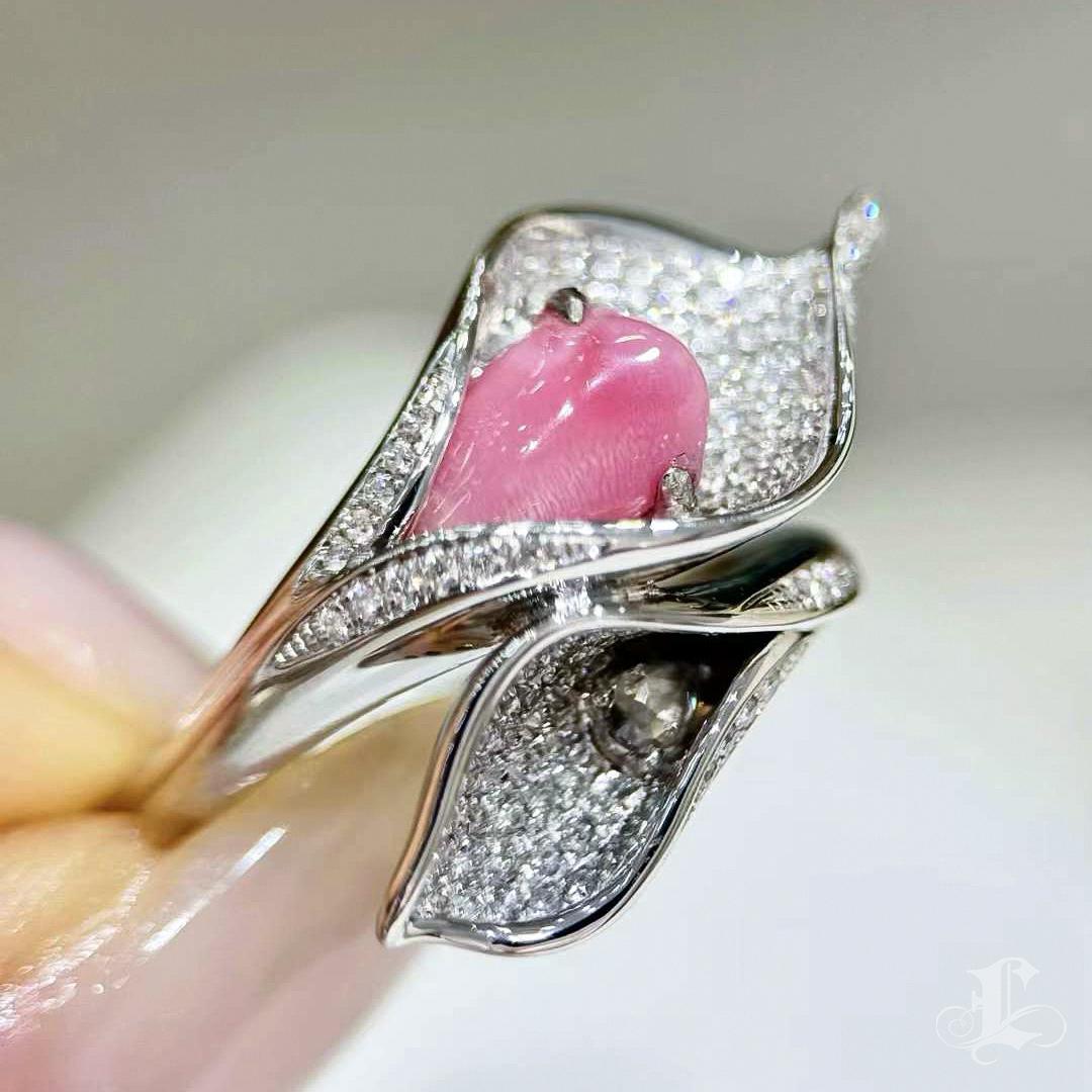 Women's 【Conchéa】Calla Flame Bloom Conch Pearl Floral Ring — 1.73ct For Sale