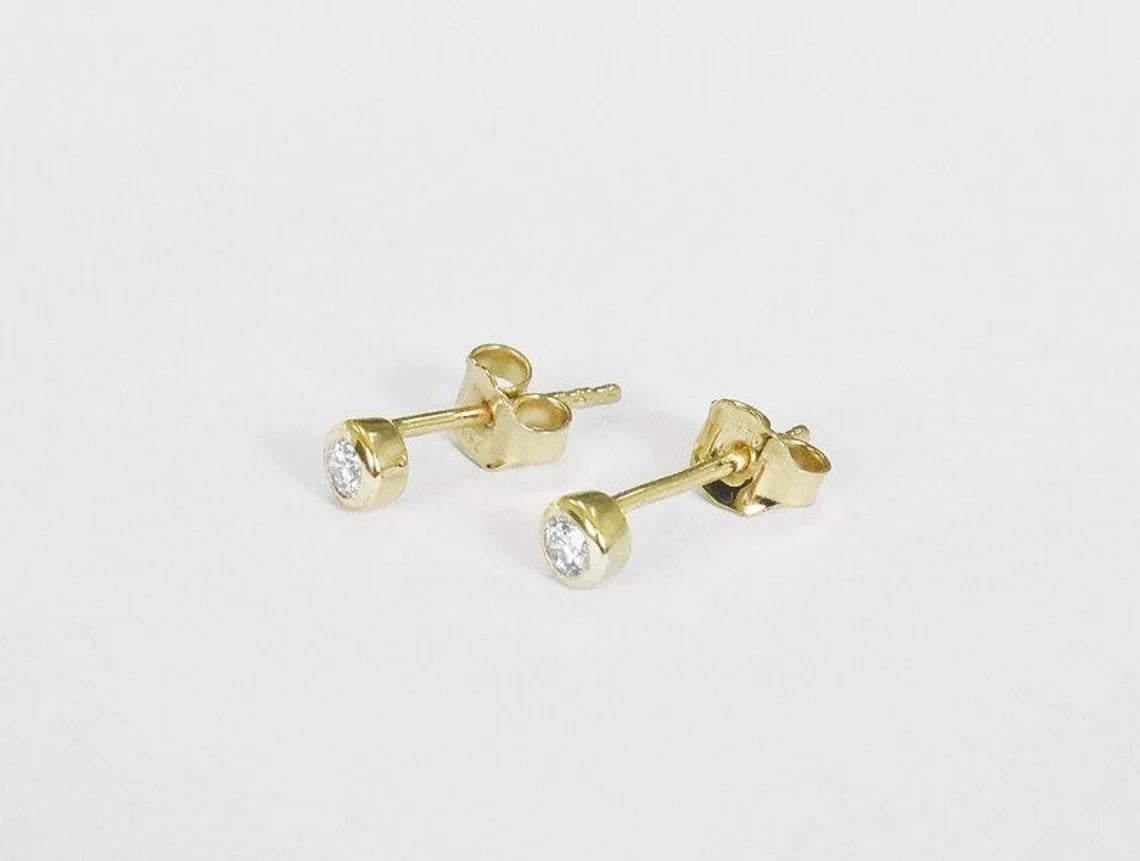 Modern 18k Gold Diamond 2.2 mm Dainty Diamond Stud Earrings Bezel Set Diamond Earrings For Sale