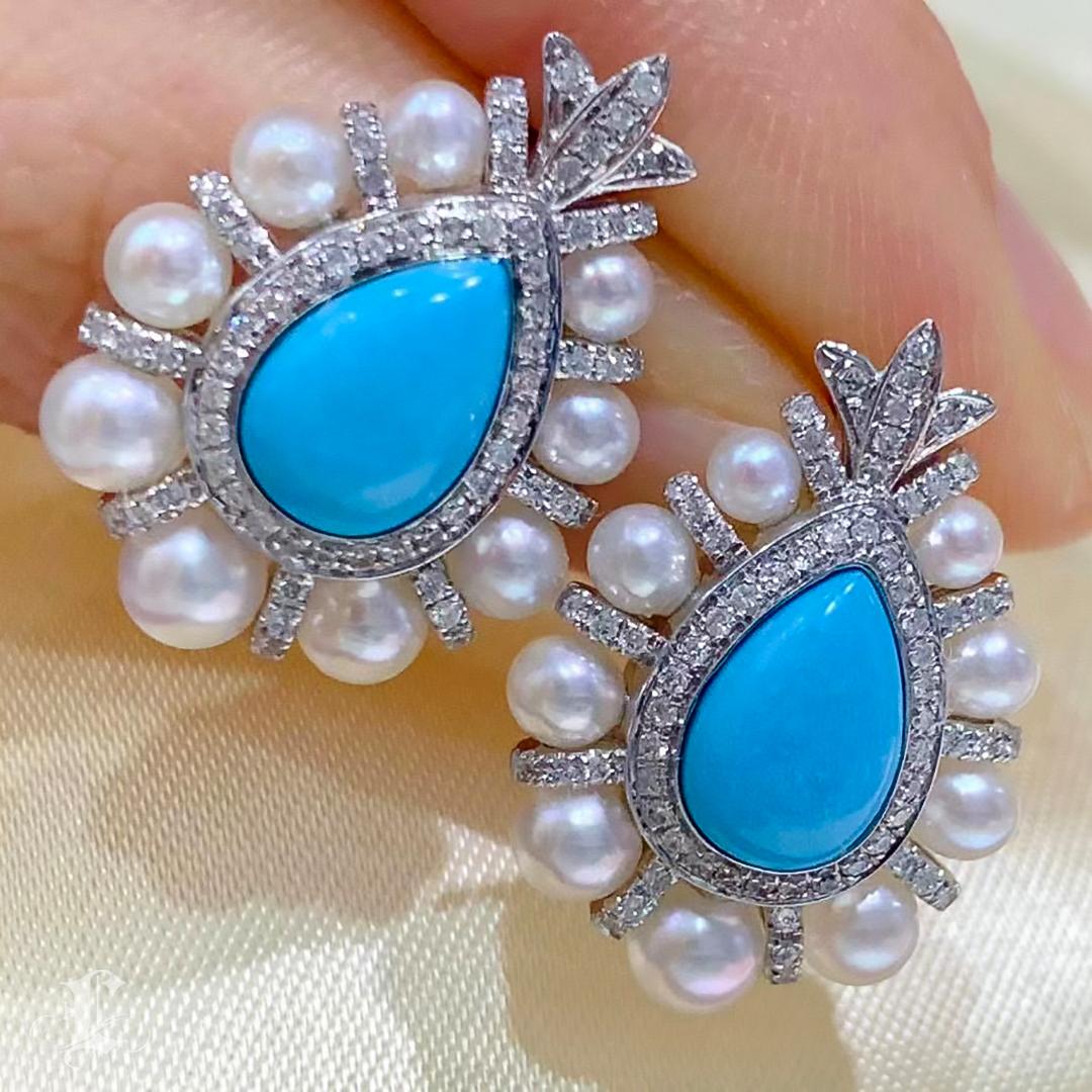 【Caelmare】Royal Crest Turquoise & Pearl Medallion Earrings In New Condition For Sale In New York, NY