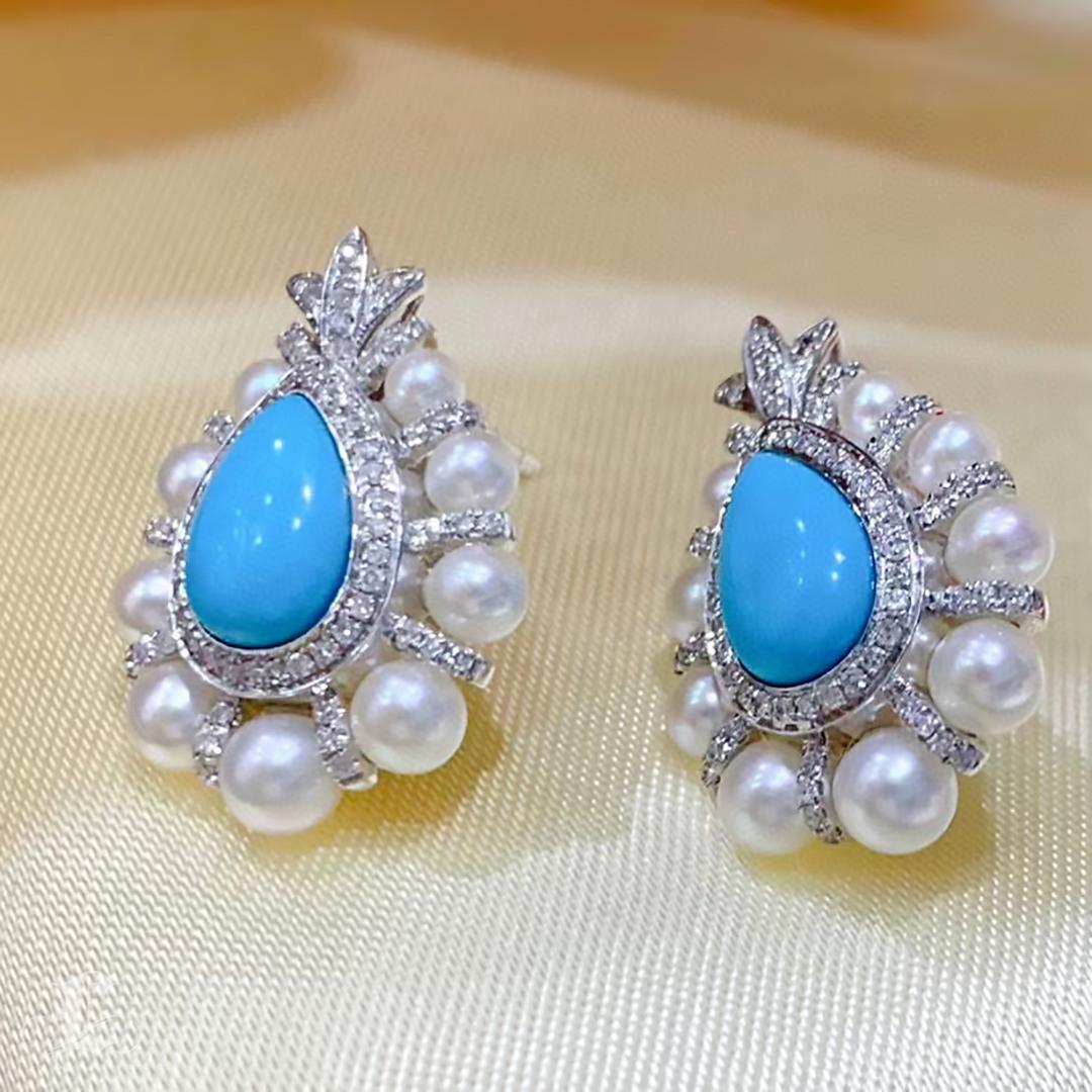 【Caelmare】Royal Crest Turquoise & Pearl Medallion Earrings For Sale 1