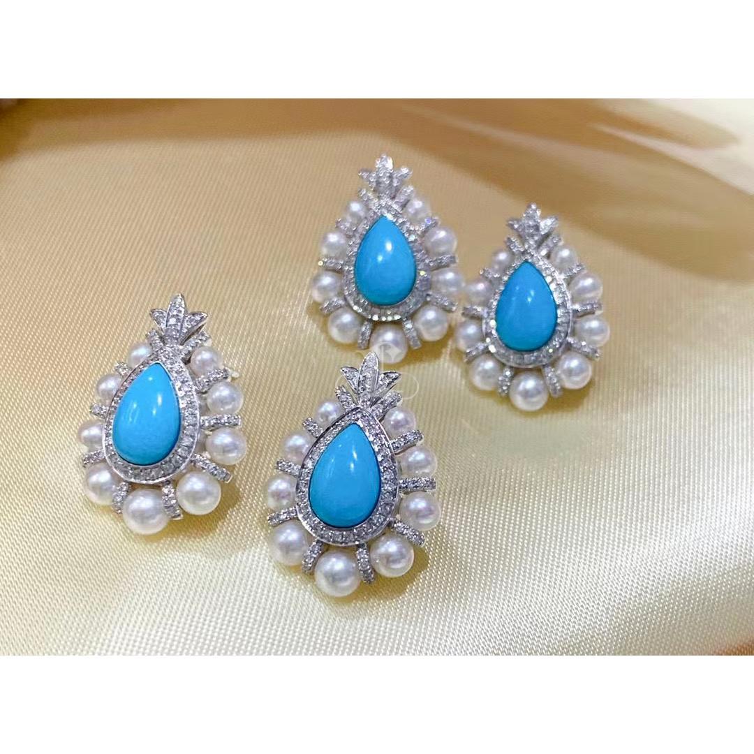 【Caelmare】Royal Crest Turquoise & Pearl Medallion Earrings For Sale 4