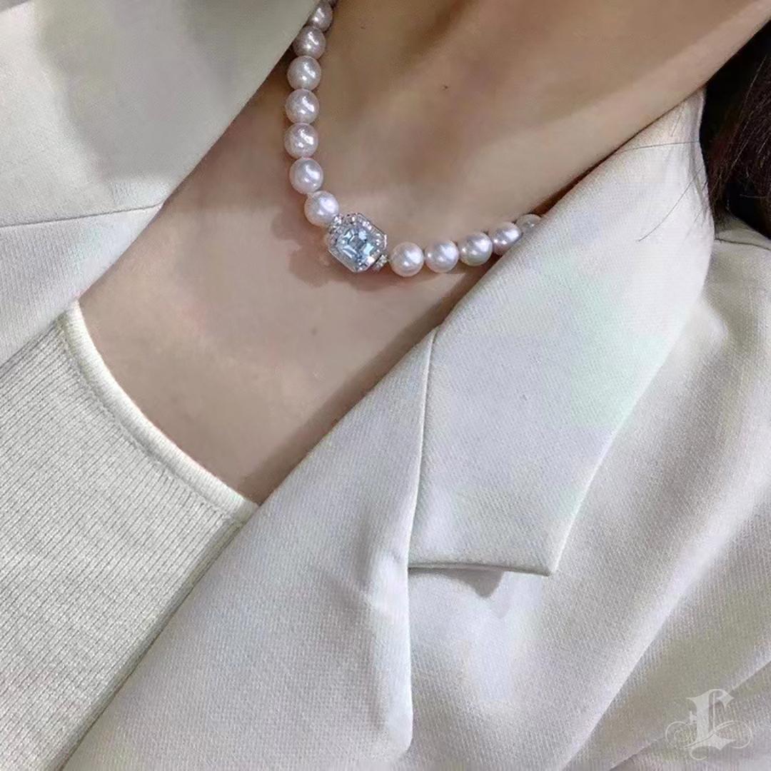 Geometria Scolpita】Collana Art Deco di Acquamarina Aurora Perla Akoya Diamante In condizioni Nuovo in vendita a New York, NY