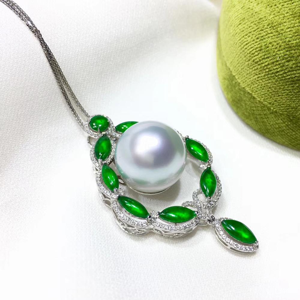 【Jādora】Moonlight Crest Jade & South Sea Pearl Pendant In New Condition In New York, NY